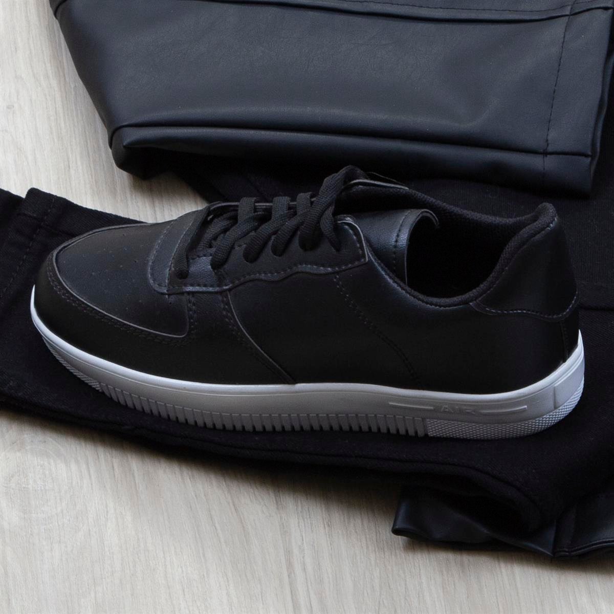 Siyah Deri Ceket Tişört Pantolon Ayakkabı Kombin