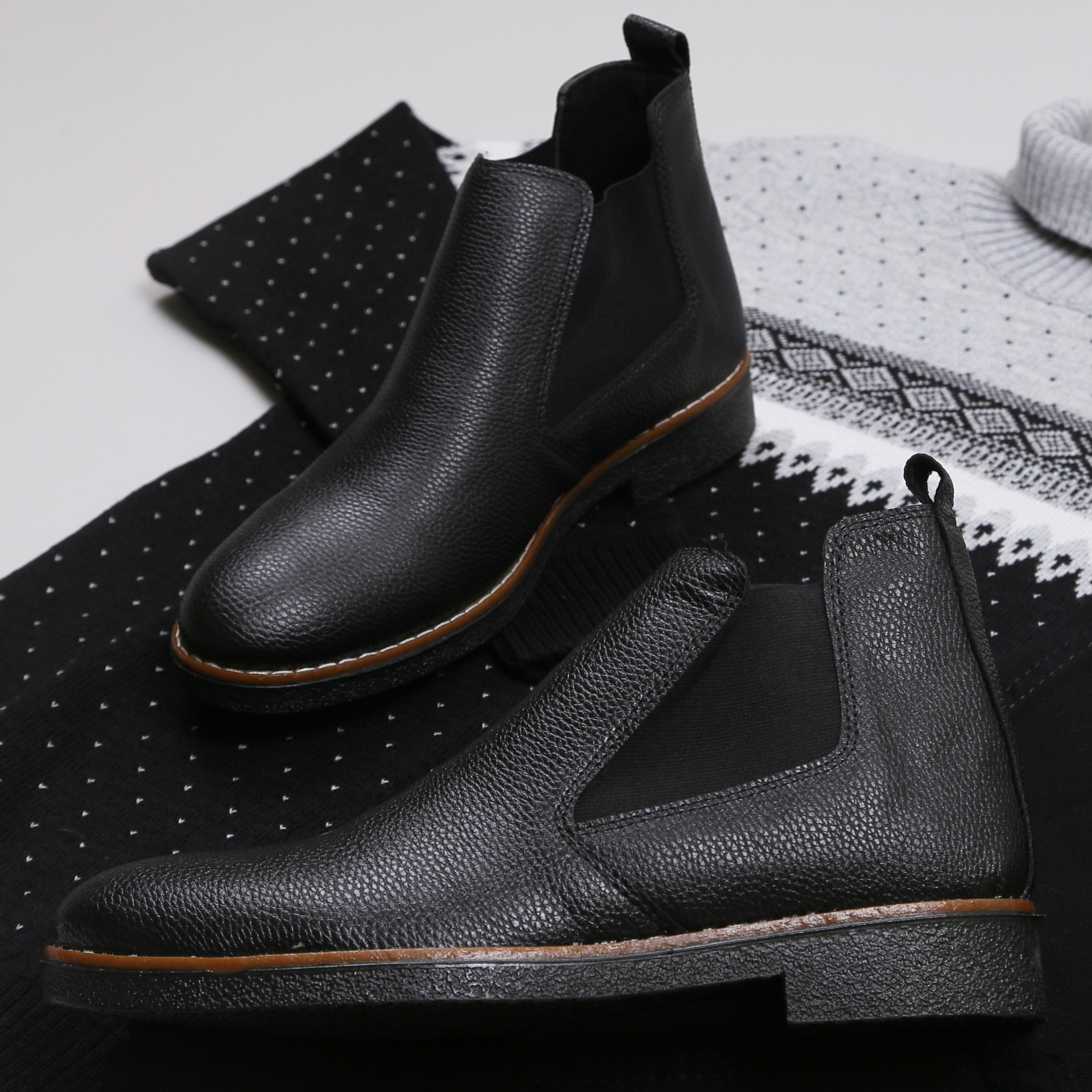 Siyah Desenli Kazak Kot Pantolon Bot Kombini