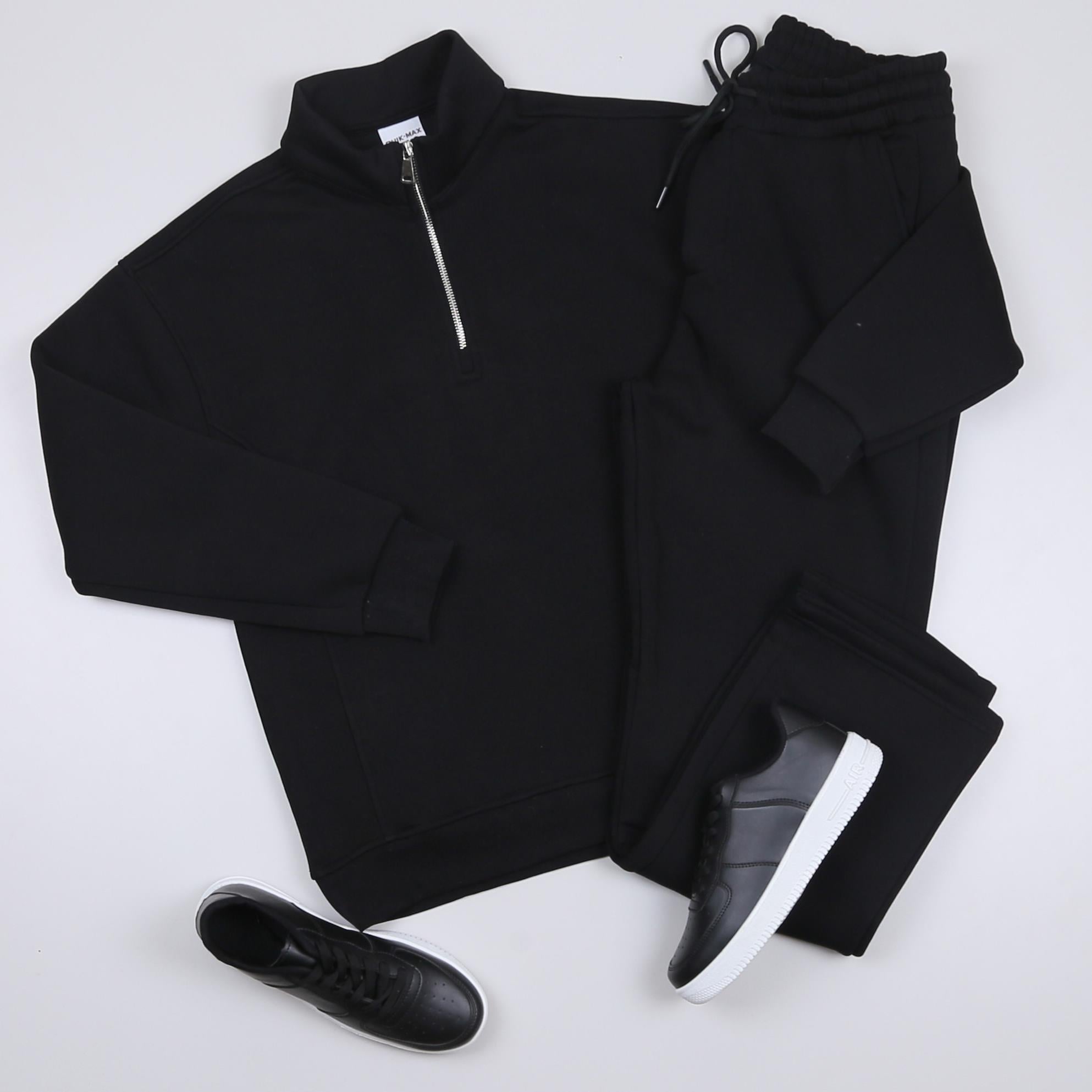 Siyah Dik Yaka Fermuarlı Sweatshirt Eşofman Altı Ayakkabı Kombini