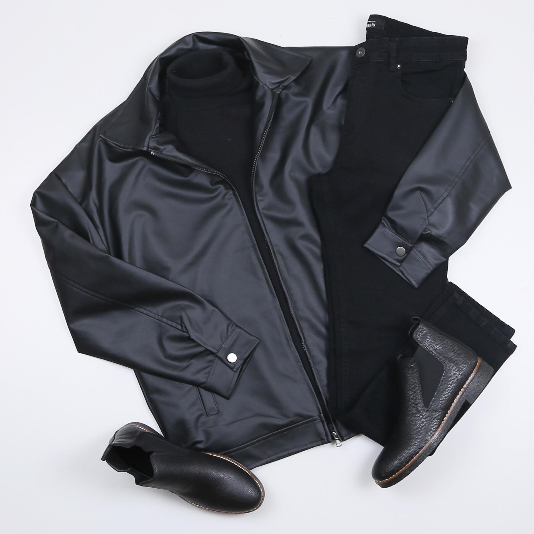 Siyah Düz Deri Kapşonlu Ceket Kazak Pantolon Bot Kombin