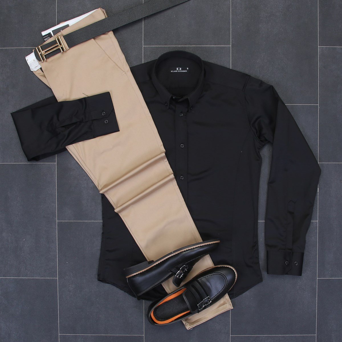 Siyah Gömlek Bej Pantolon Tokalı Ayakkabı Kombini