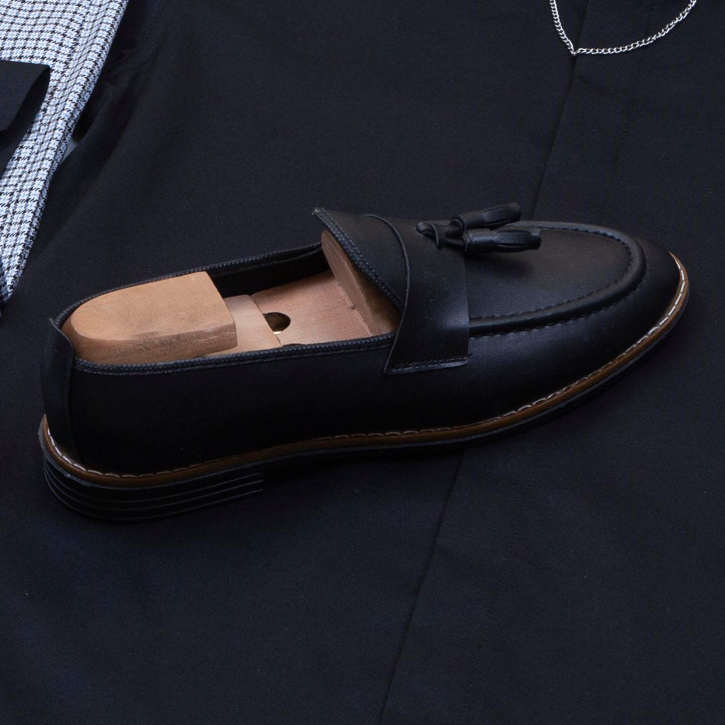 Siyah Gömlek Ekose Pantolon Ayakkabı Kombin