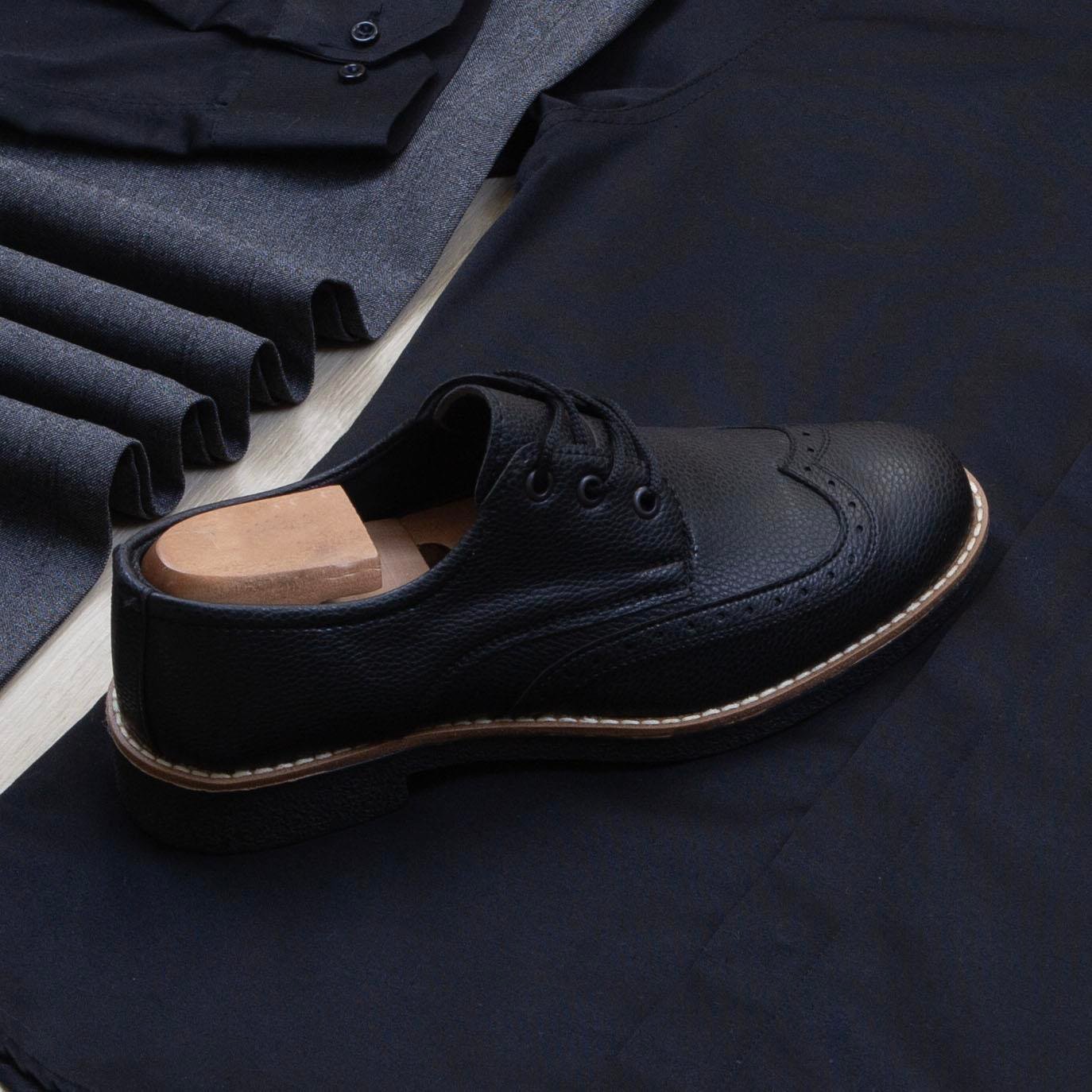 Siyah Gömlek Füme Pantolon Ayakkabı Kombin