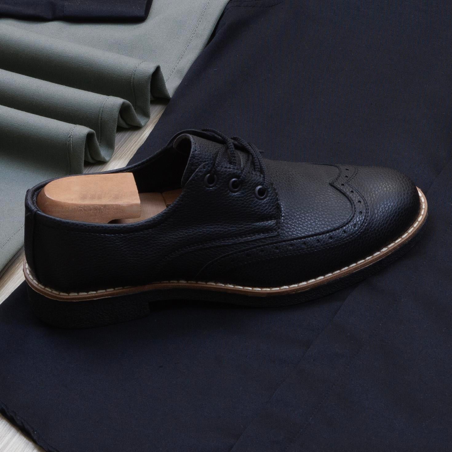 Siyah Gömlek Haki Pantolon Ayakkabı Kombin