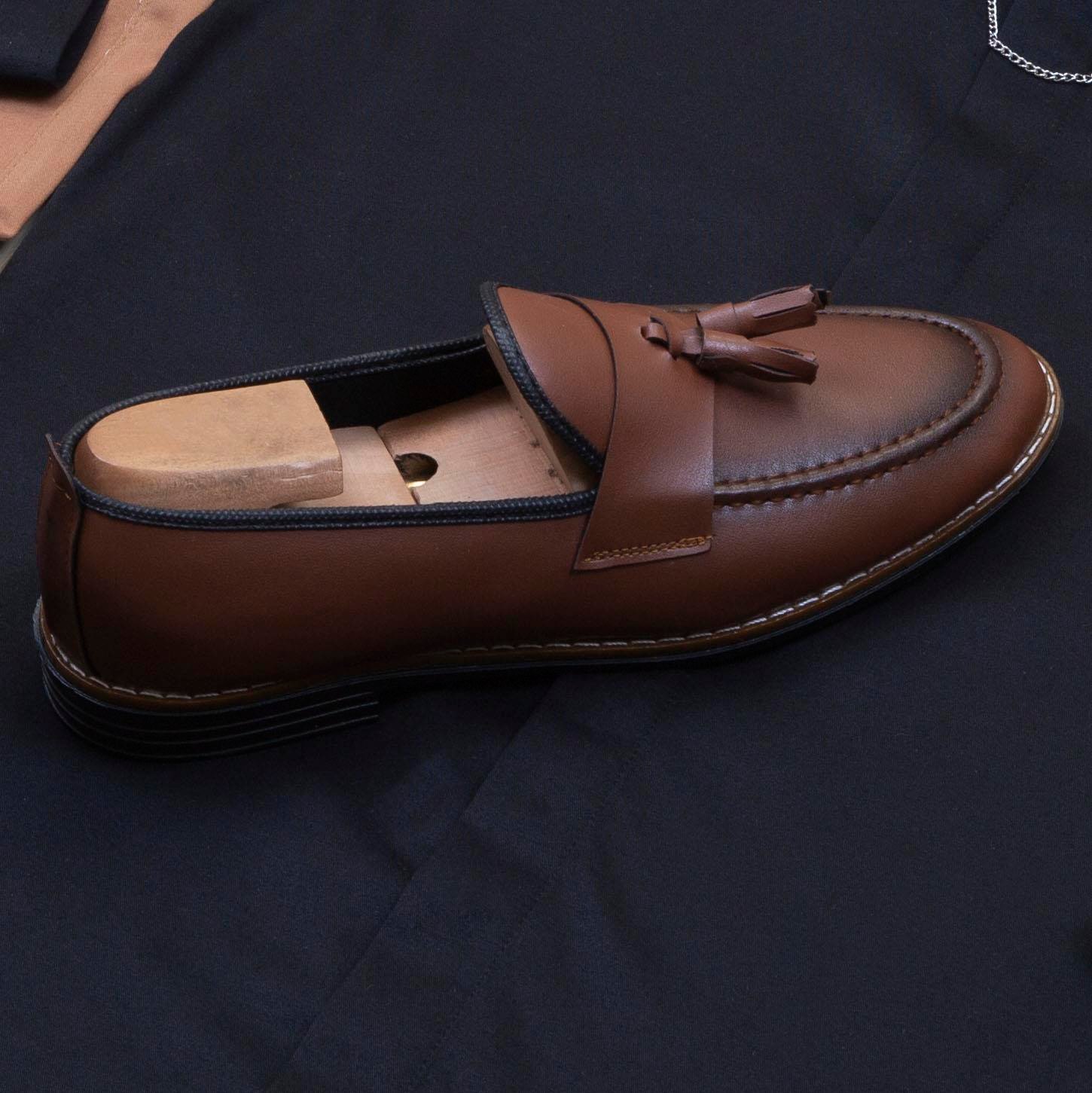 Siyah Gömlek Taba Pantolon Ayakkabı Kombin