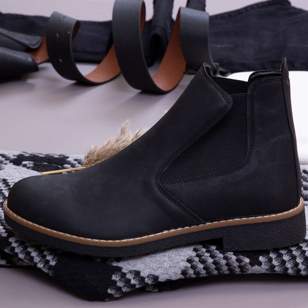 Siyah Gri Ceket Kazak Pantolon Bot Kombin