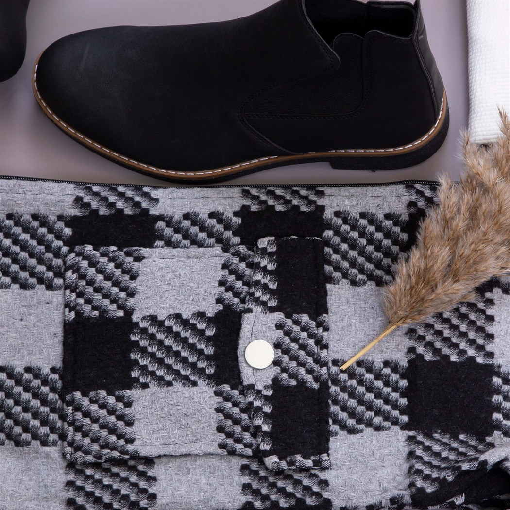 Siyah Gri Ceket Kazak Pantolon Bot Kombin