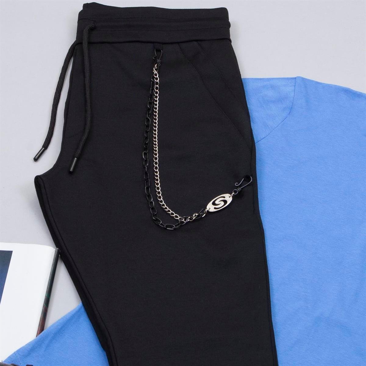 Siyah Jogger Pantolon Tişört Ayakkabı Kombin