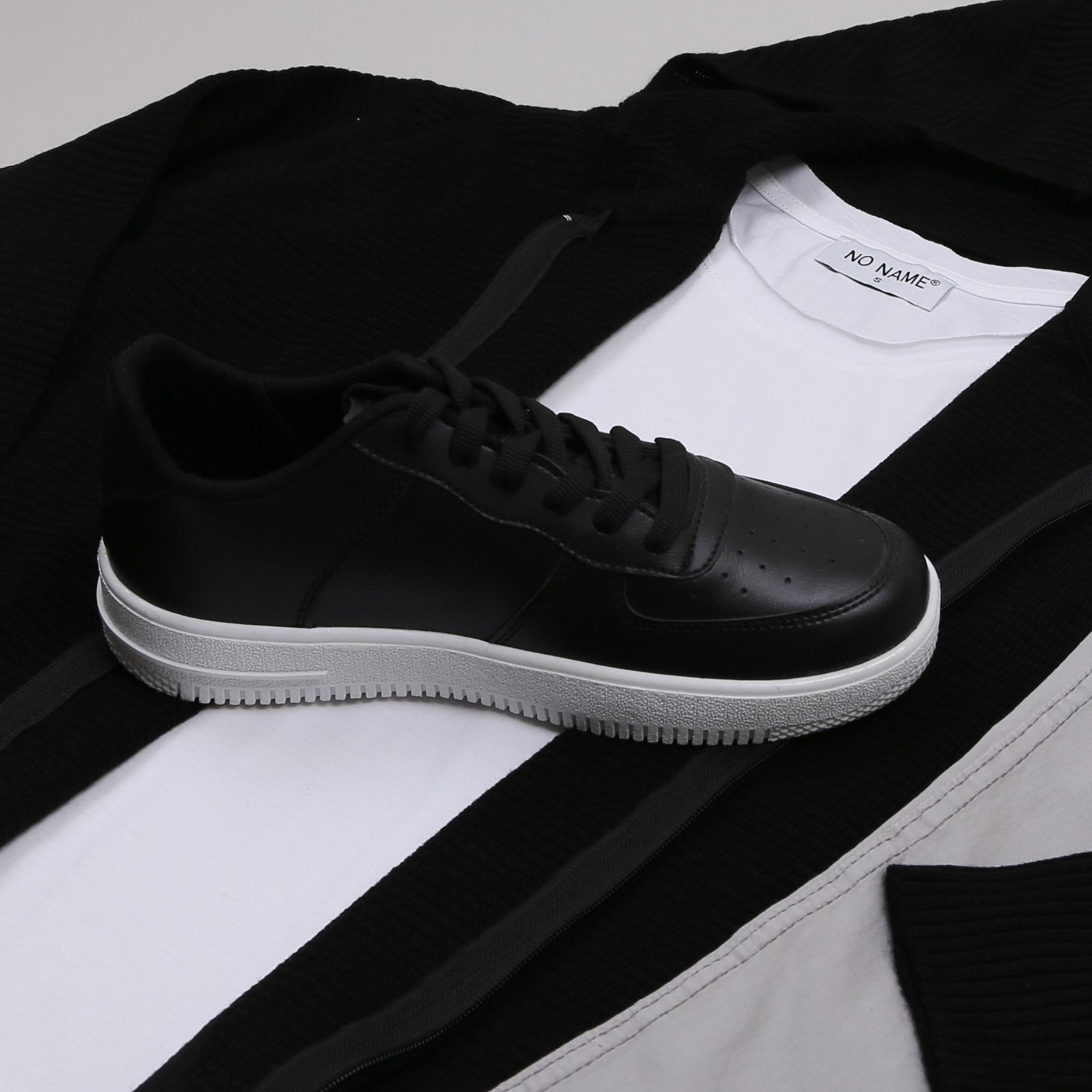 siyah kapşonlu hırka kombini