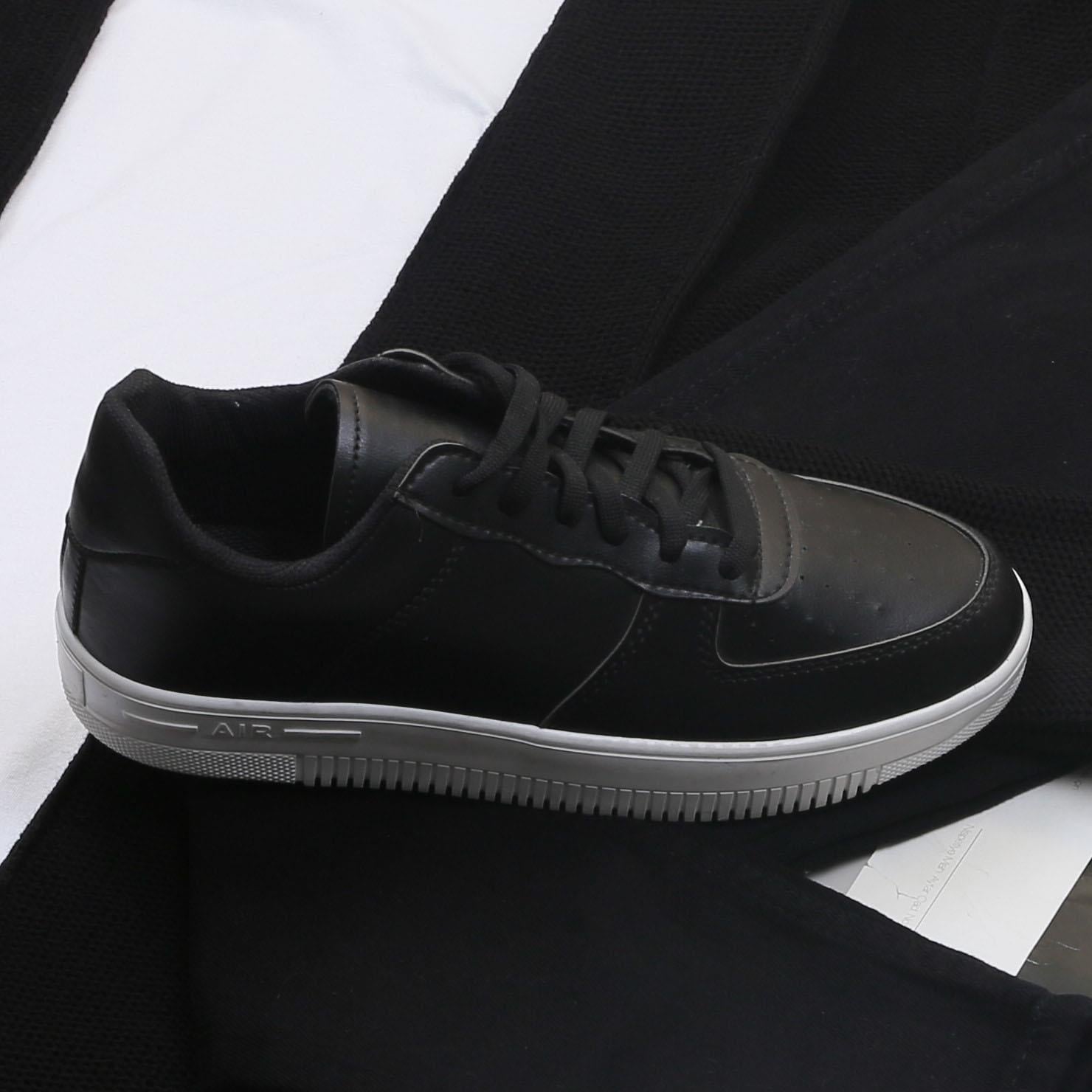 Siyah Kapşonlu Hırka Kombini