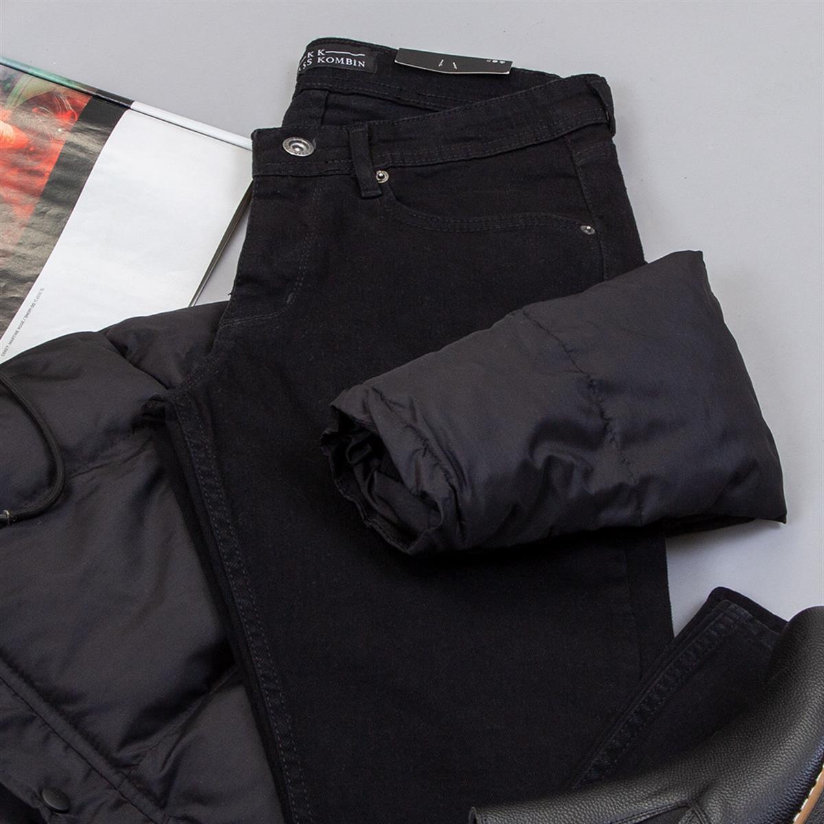 Siyah Kapşonlu Şişme Mont Boğazlı Kazak Pantolon Bot Kombin