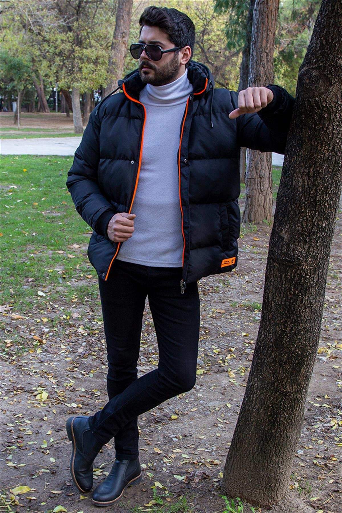 Siyah Kapşonlu Şişme Mont Boğazlı Kazak Pantolon Bot Kombin