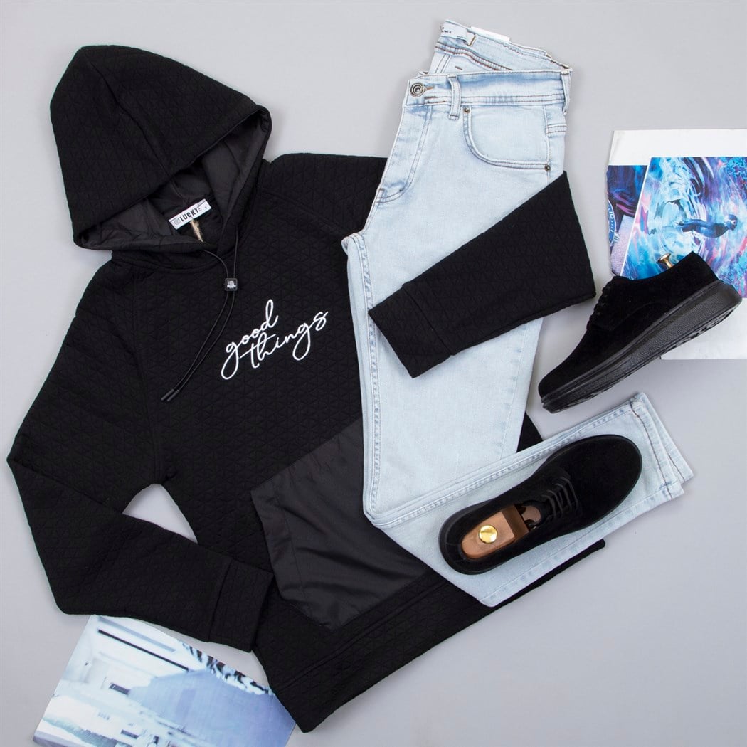 Siyah Kapşonlu Sweat Pantolon Ayakkabı Kombin