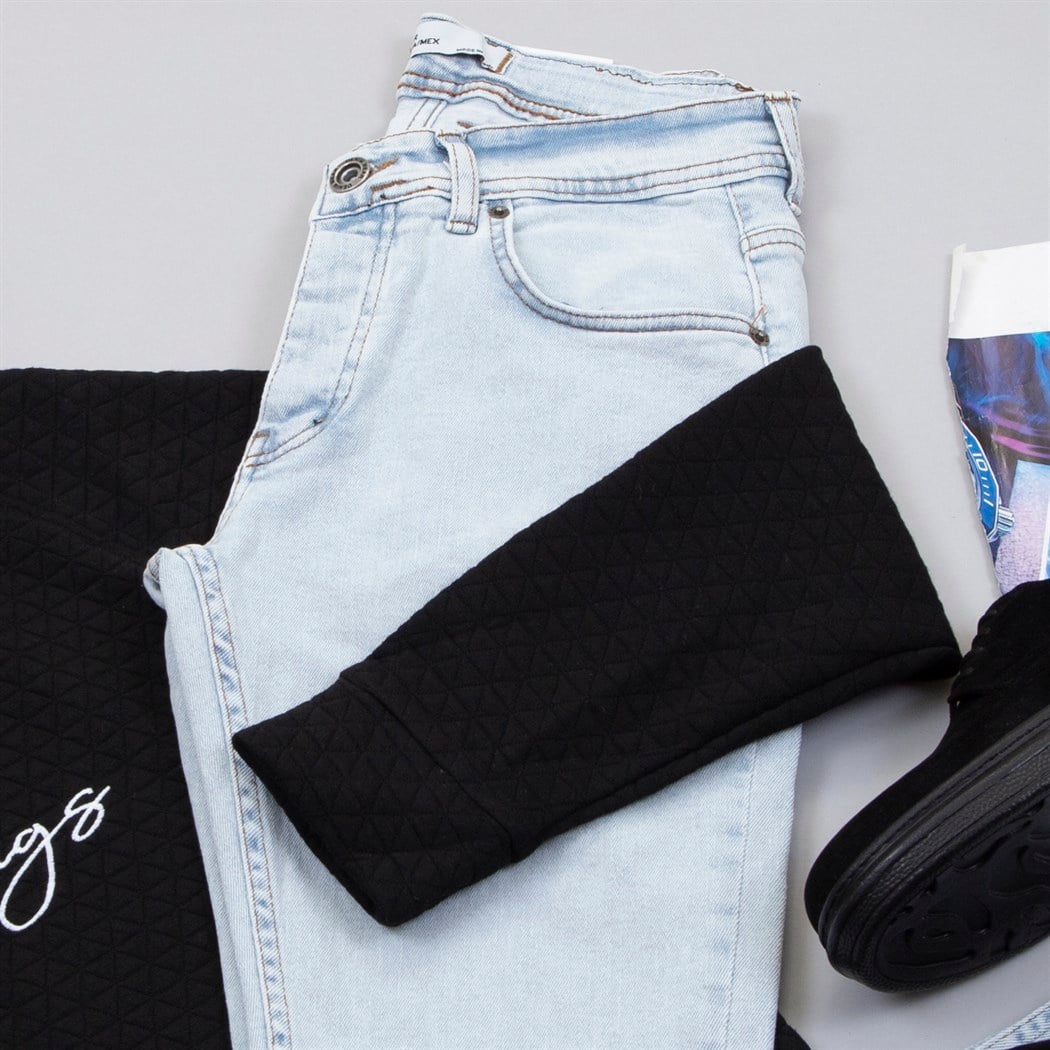 Siyah Kapşonlu Sweat Pantolon Ayakkabı Kombin