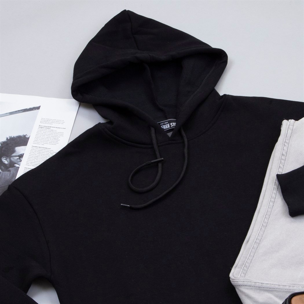 Siyah Kapşonlu Sweat Pantolon Ayakkabı Kombin