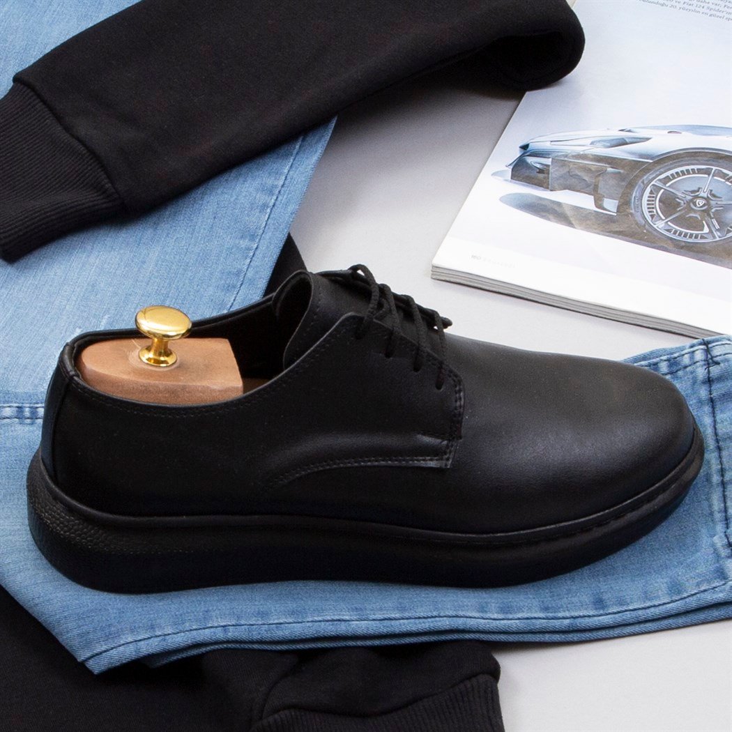 Siyah Kapşonlu Sweat Pantolon Ayakkabı Kombin