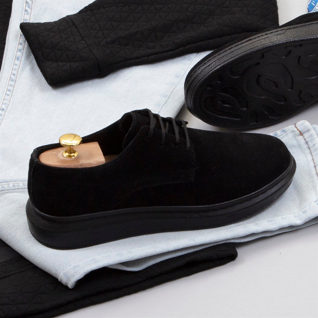 Siyah Kapşonlu Sweat Pantolon Ayakkabı Kombin