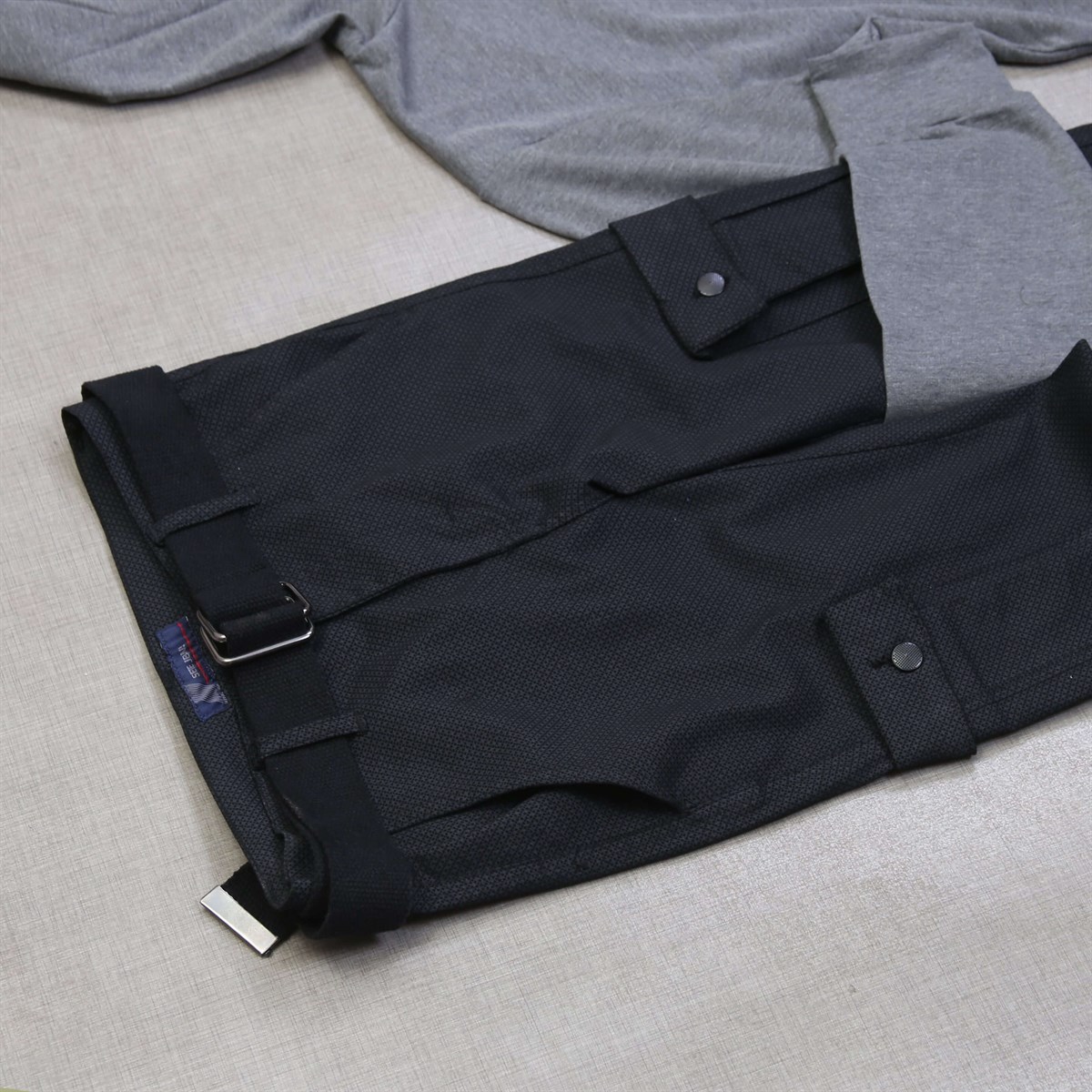 Siyah Kargo Pantolon Gri Sweat Kombini