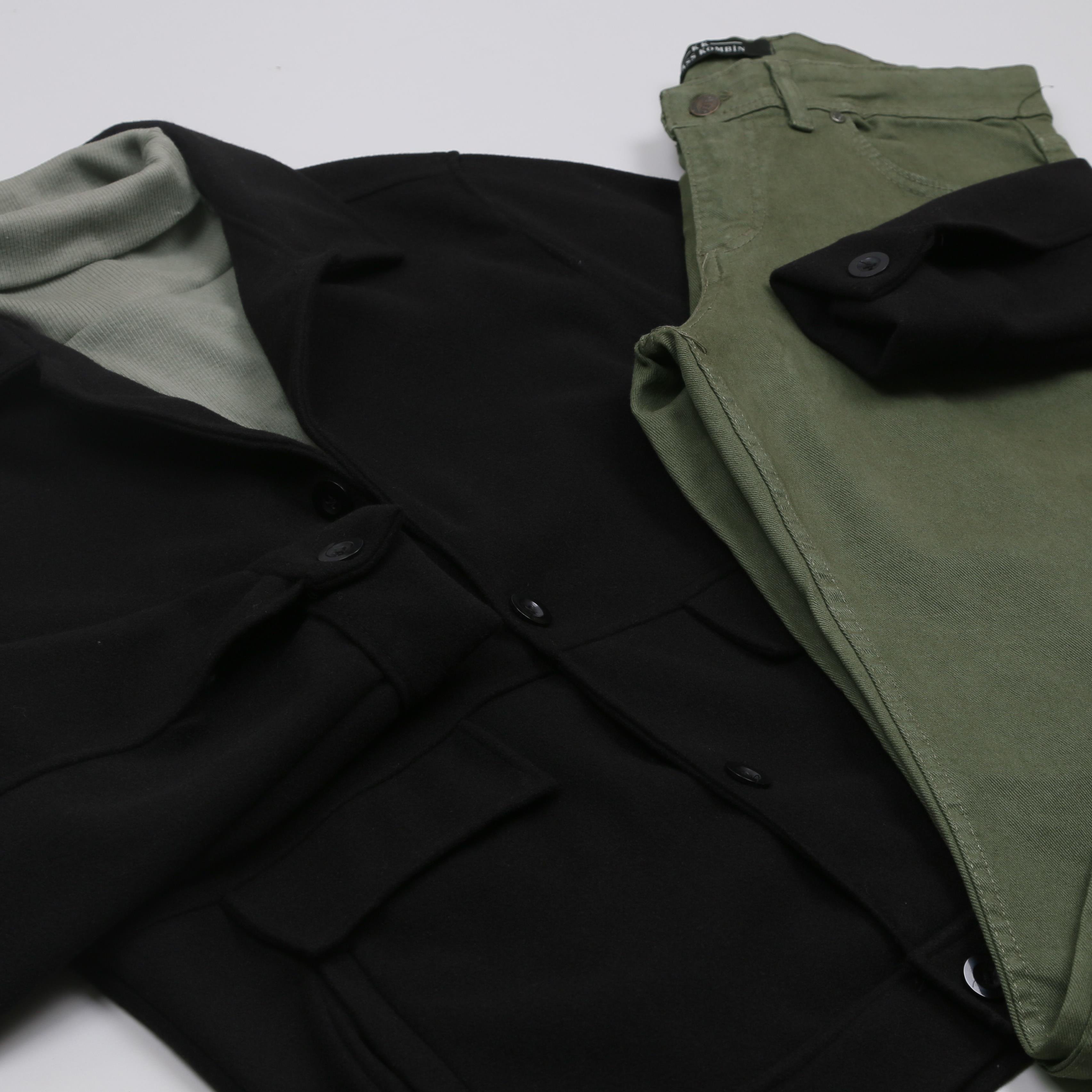 Siyah Kaşe Ceket Boğazlı Body Kot Pantolon Bot Kombini