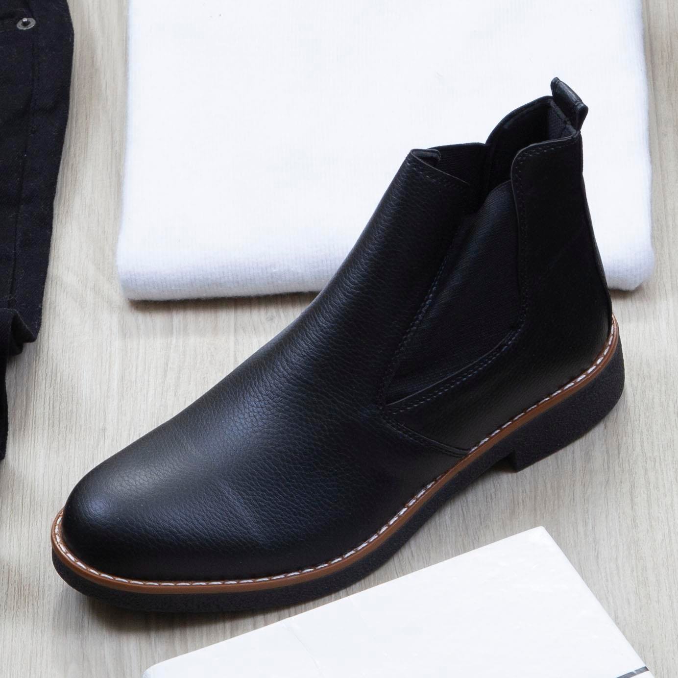 Siyah Kaşe Ceket Boğazlı Body Pantolon Bot Kombin