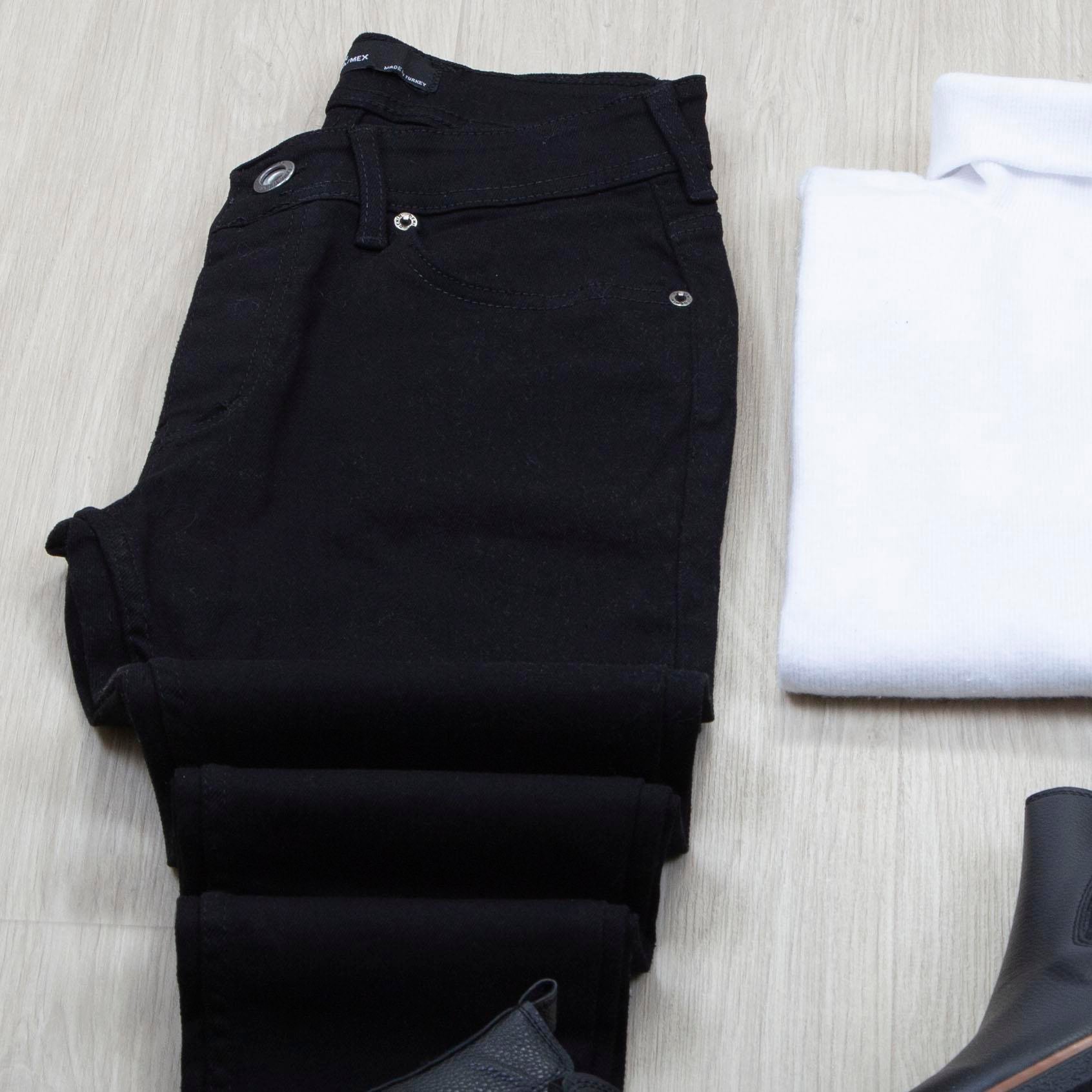 Siyah Kaşe Ceket Boğazlı Body Pantolon Bot Kombin