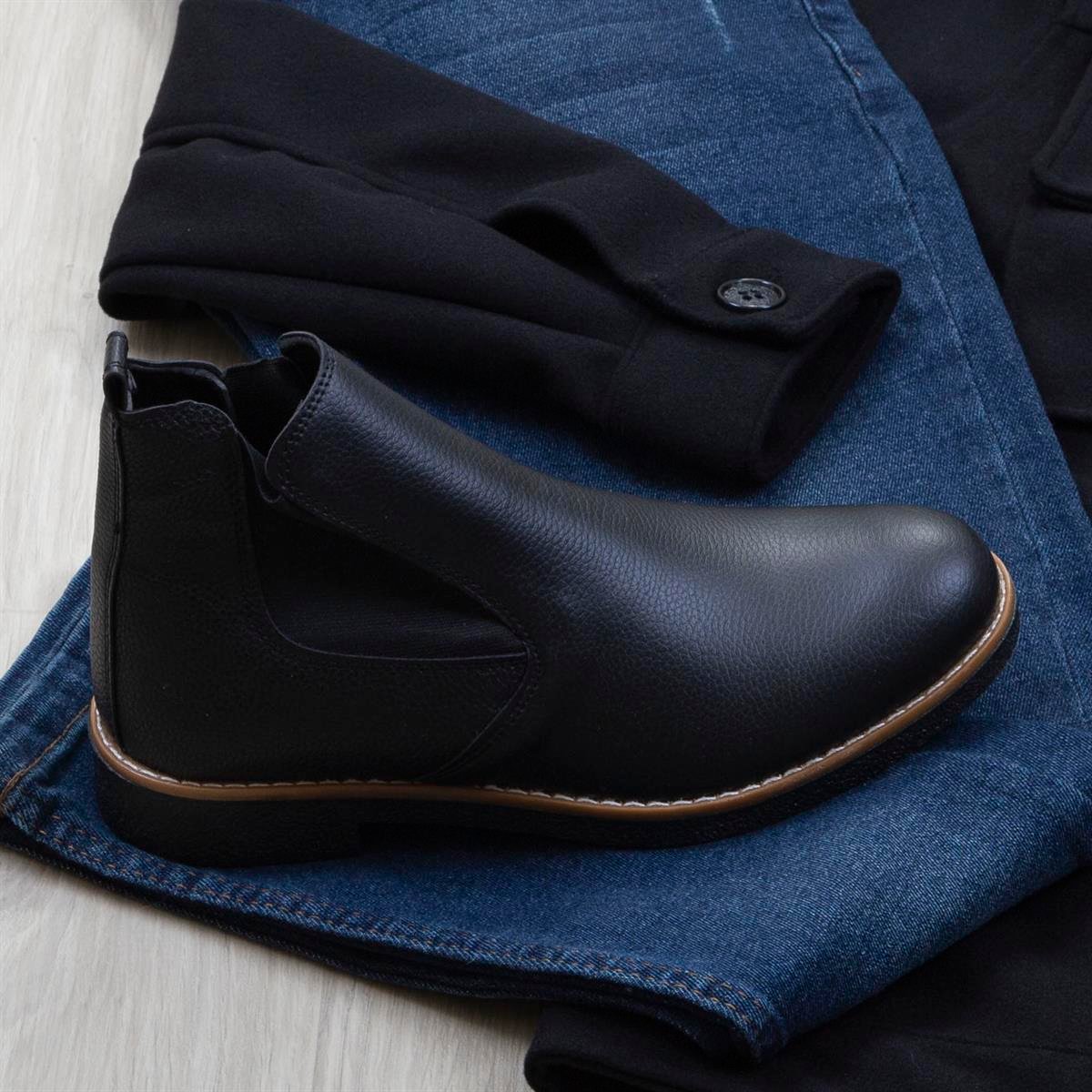 Siyah Kaşe Ceket Boğazlı Body Pantolon Bot Kombin