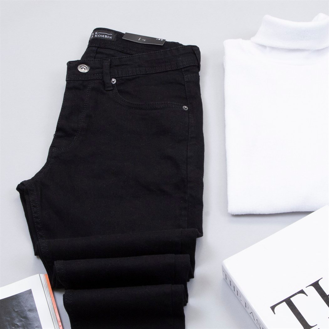 Siyah Kaşe Ceket Boğazlı Kazak Pantolon Bot Kombin