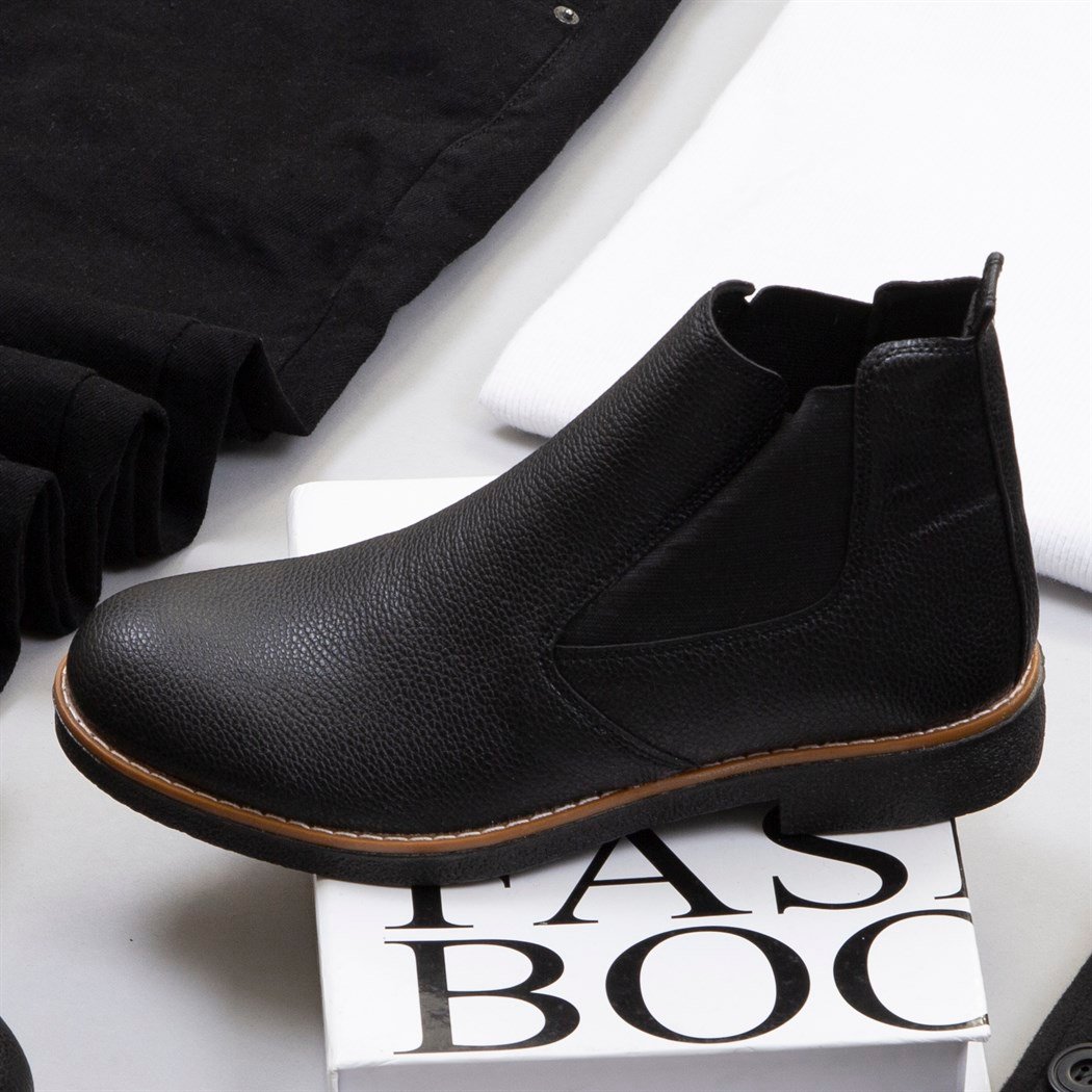 Siyah Kaşe Ceket Boğazlı Kazak Pantolon Bot Kombin