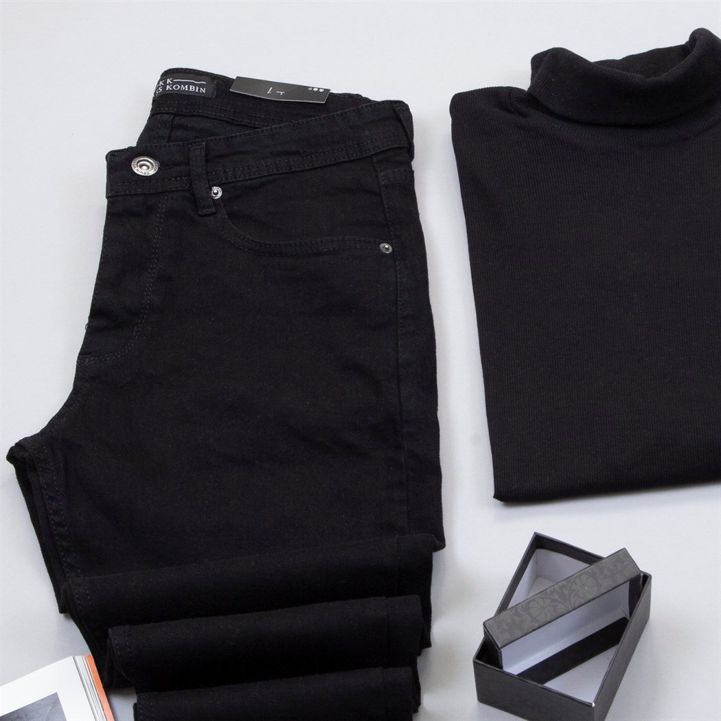 Siyah Kaşe Ceket Boğazlı Kazak Pantolon Bot Kombin