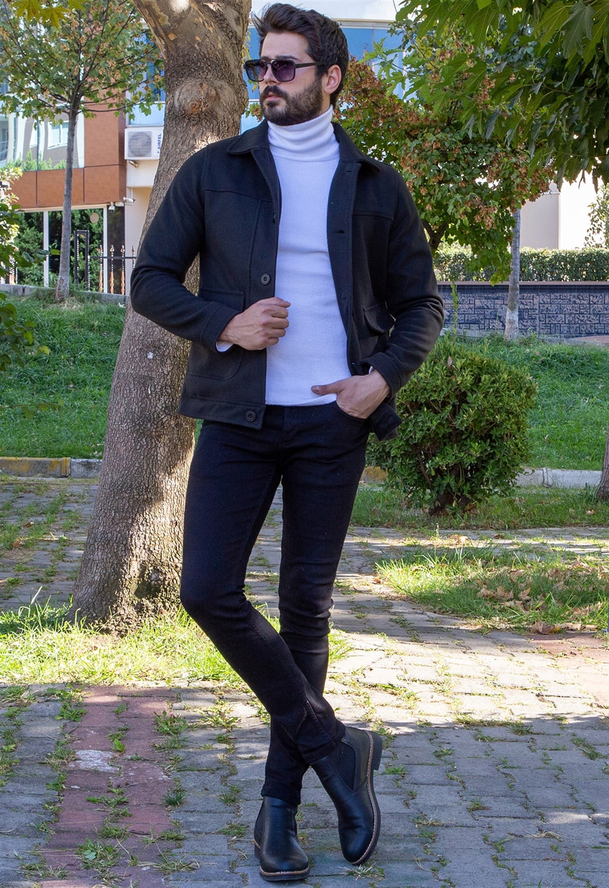 Siyah Kaşe Ceket Boğazlı Kazak Pantolon Bot Kombin