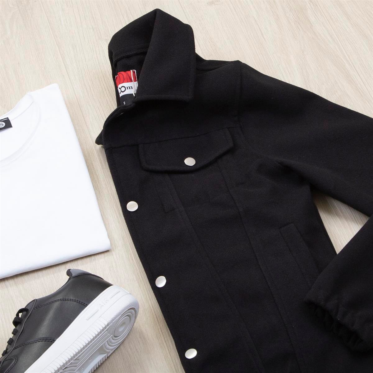 Siyah Kaşe Ceket Tişört Pantolon Ayakkabı Kombin