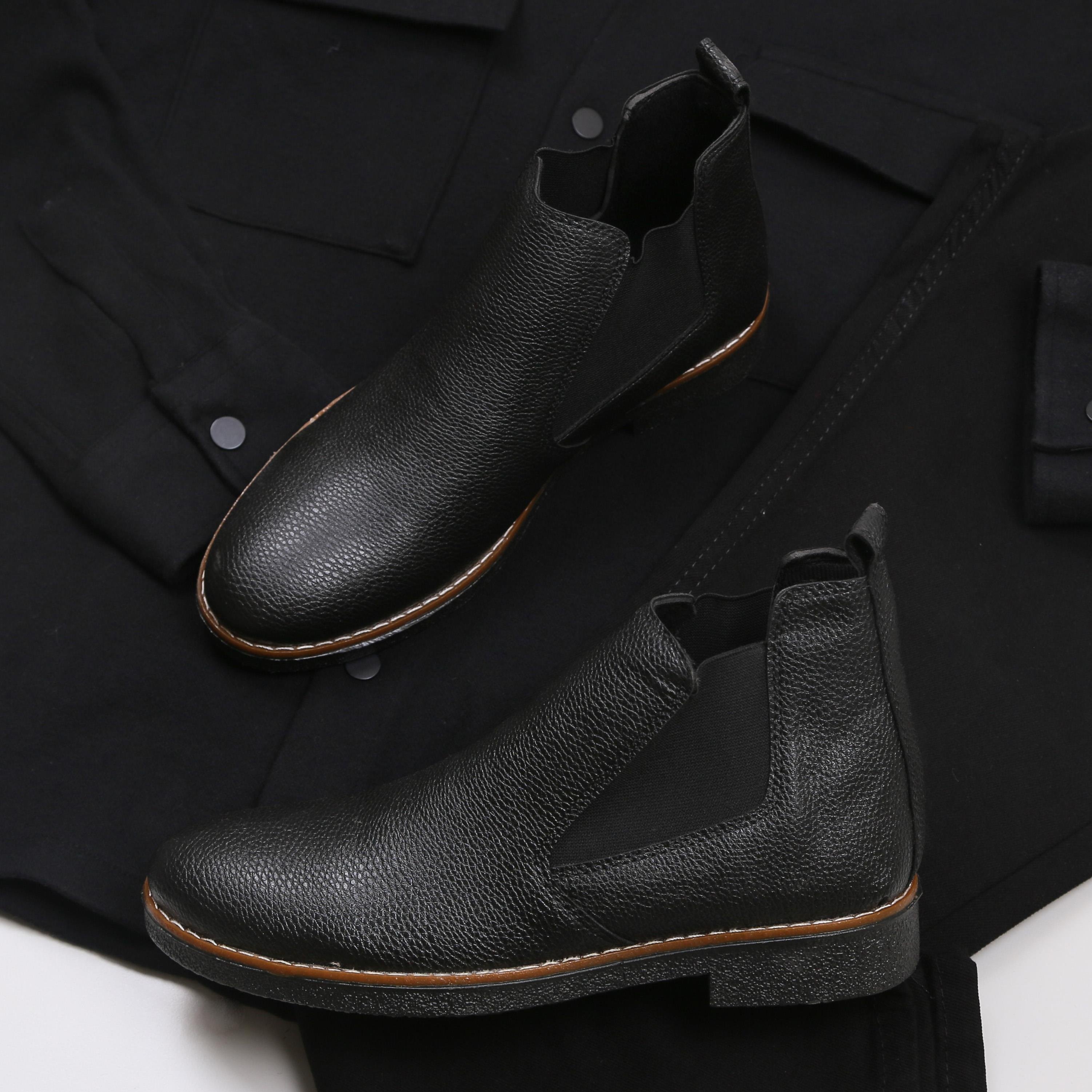 Siyah Kaşe Gömlek Boğazlı Body Pantolon Bot Kombin