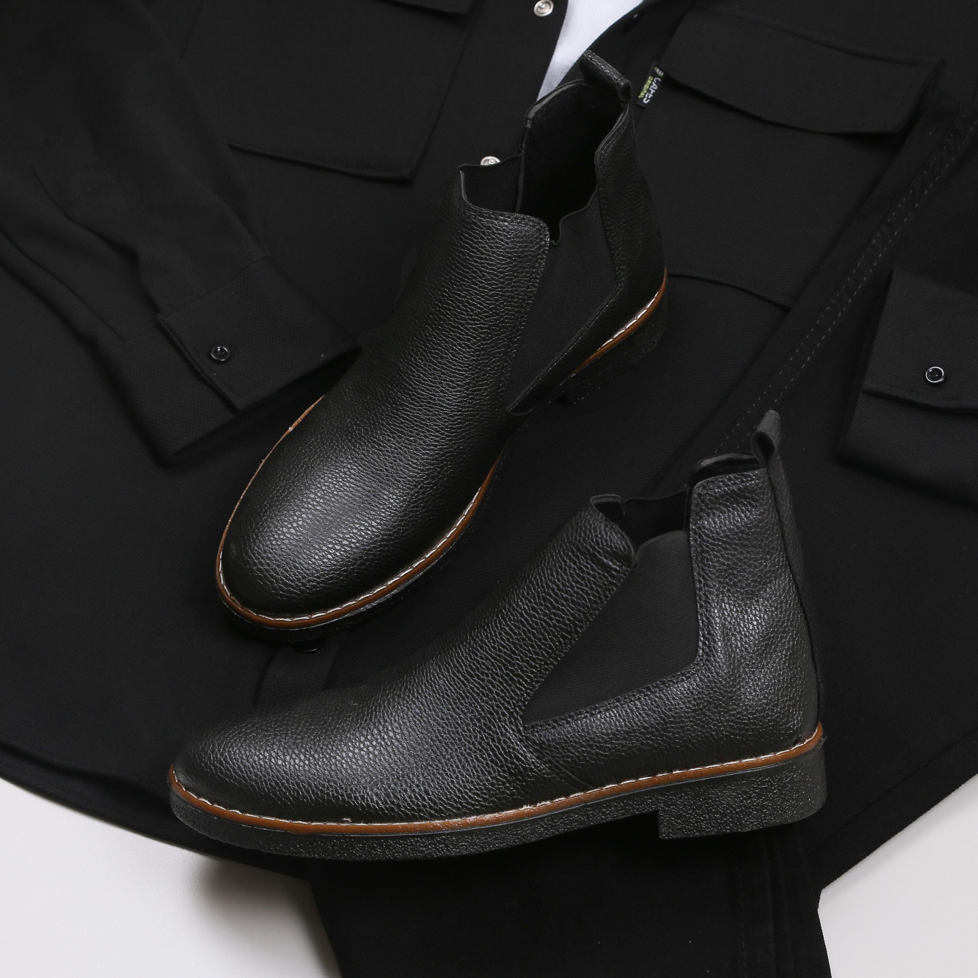 Siyah Kaşe Gömlek Boğazlı Body Pantolon Bot Kombin