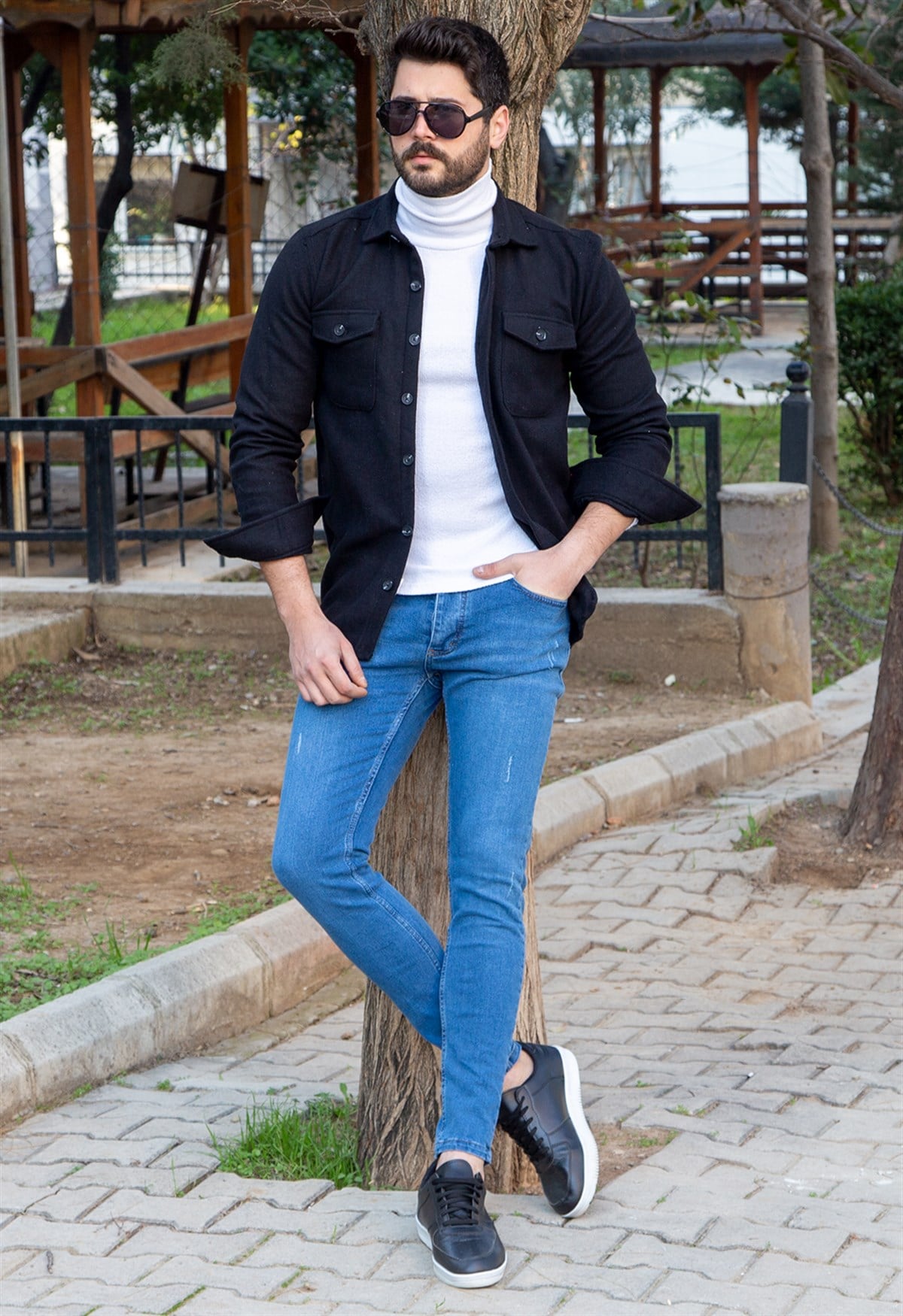 Siyah Kaşe Gömlek Boğazlı Kazak Pantolon Ayakkabı Kombin