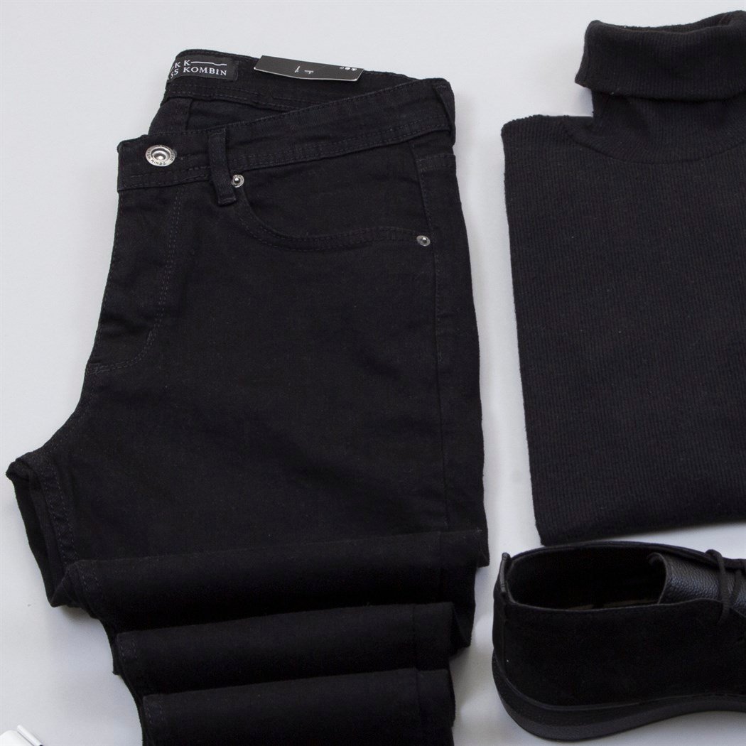 Siyah Kaşe Gömlek Boğazlı Kazak Pantolon Bot Kombin