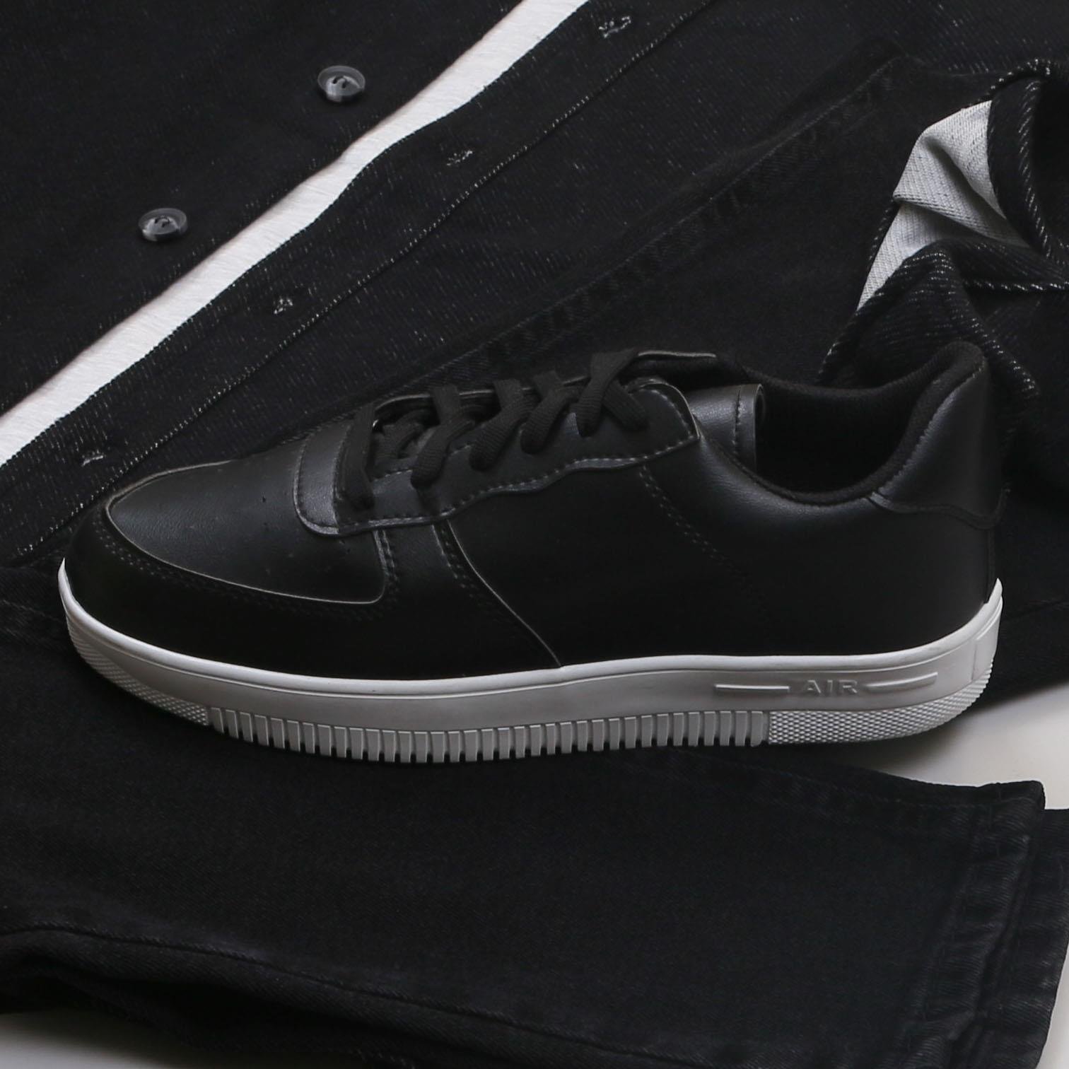 Siyah Kaşe Gömlek Tişört Pantolon Ayakkabı Kombin