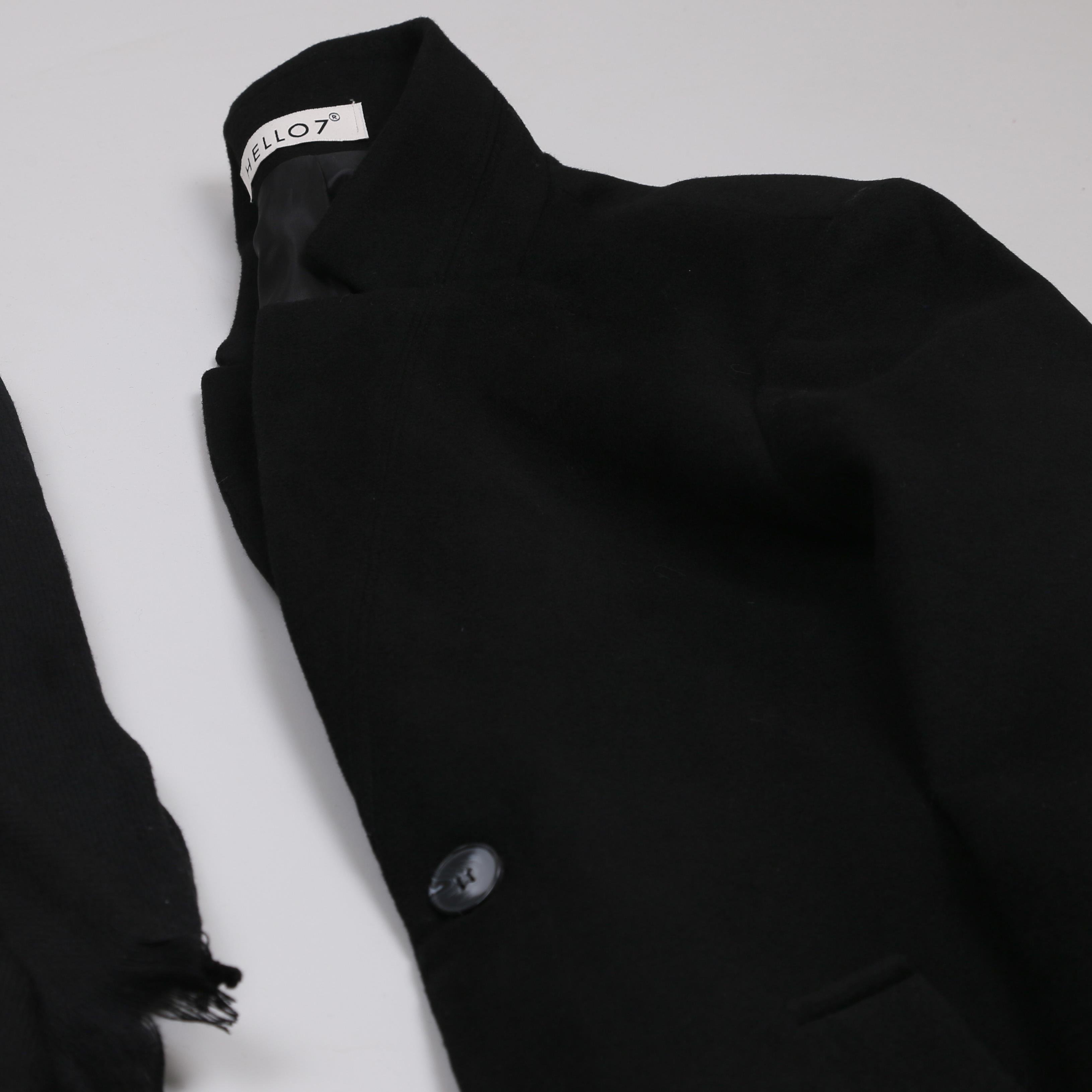 Siyah Kaşe Kaban Boğazlı Body Kot Pantolon Bot Kombini