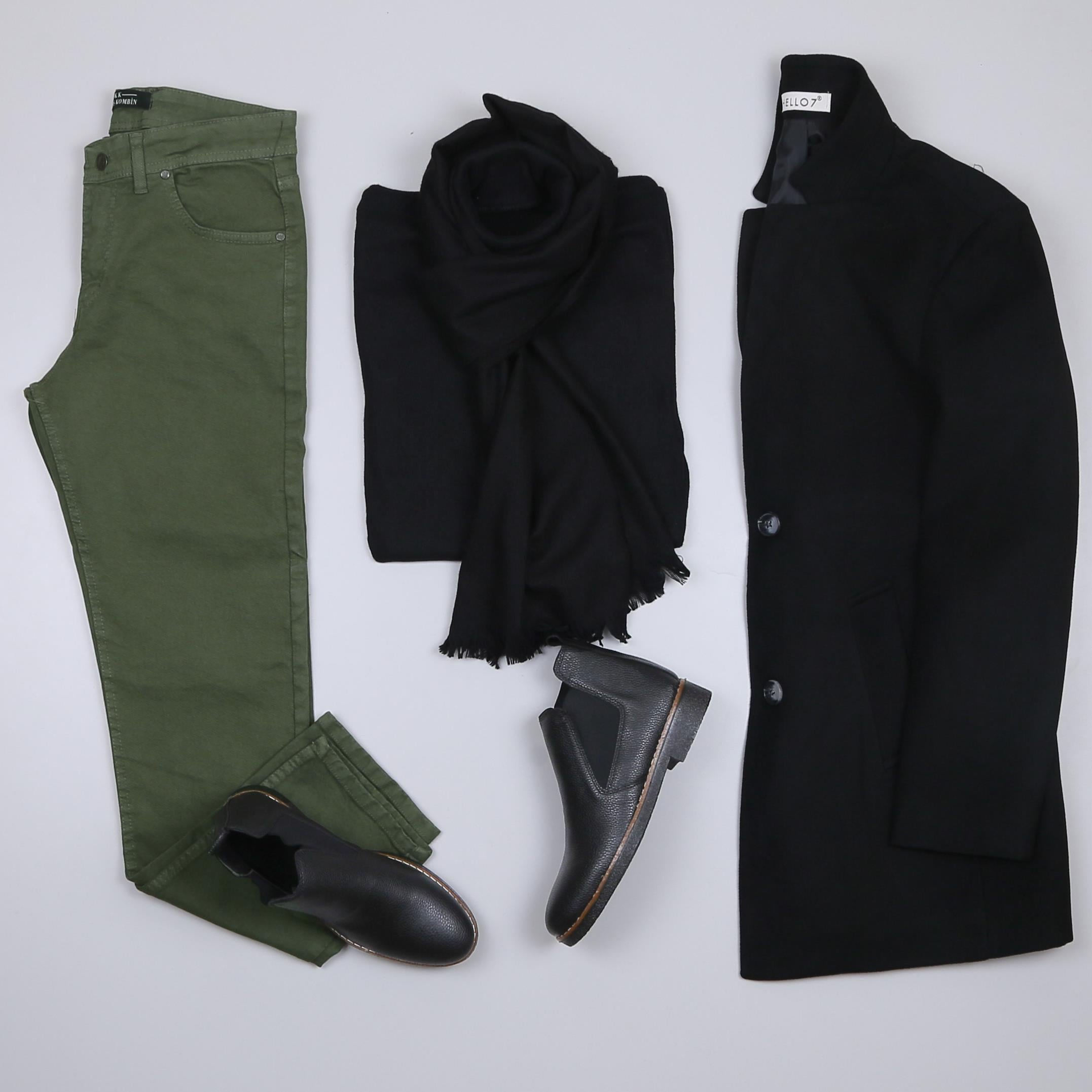 Siyah Kaşe Kaban Boğazlı Body Kot Pantolon Bot Kombini