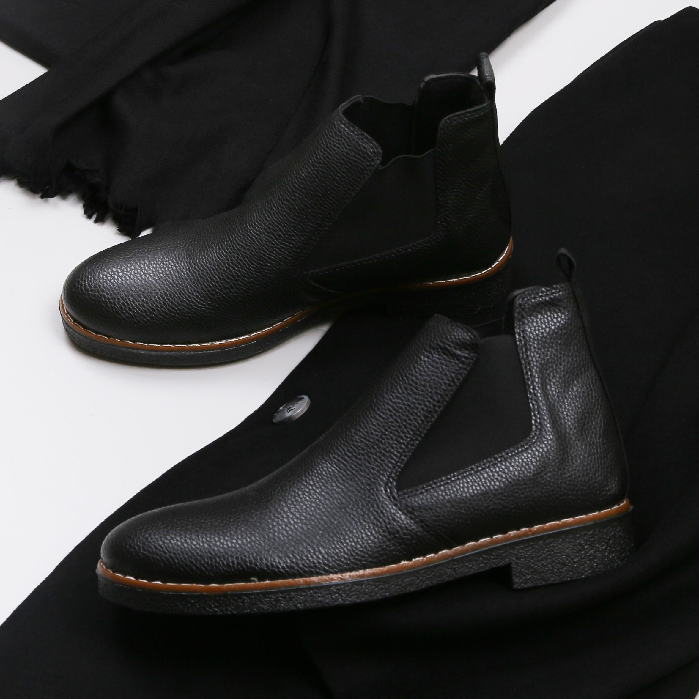 Siyah Kaşe Kaban Boğazlı Body Kot Pantolon Bot Kombini