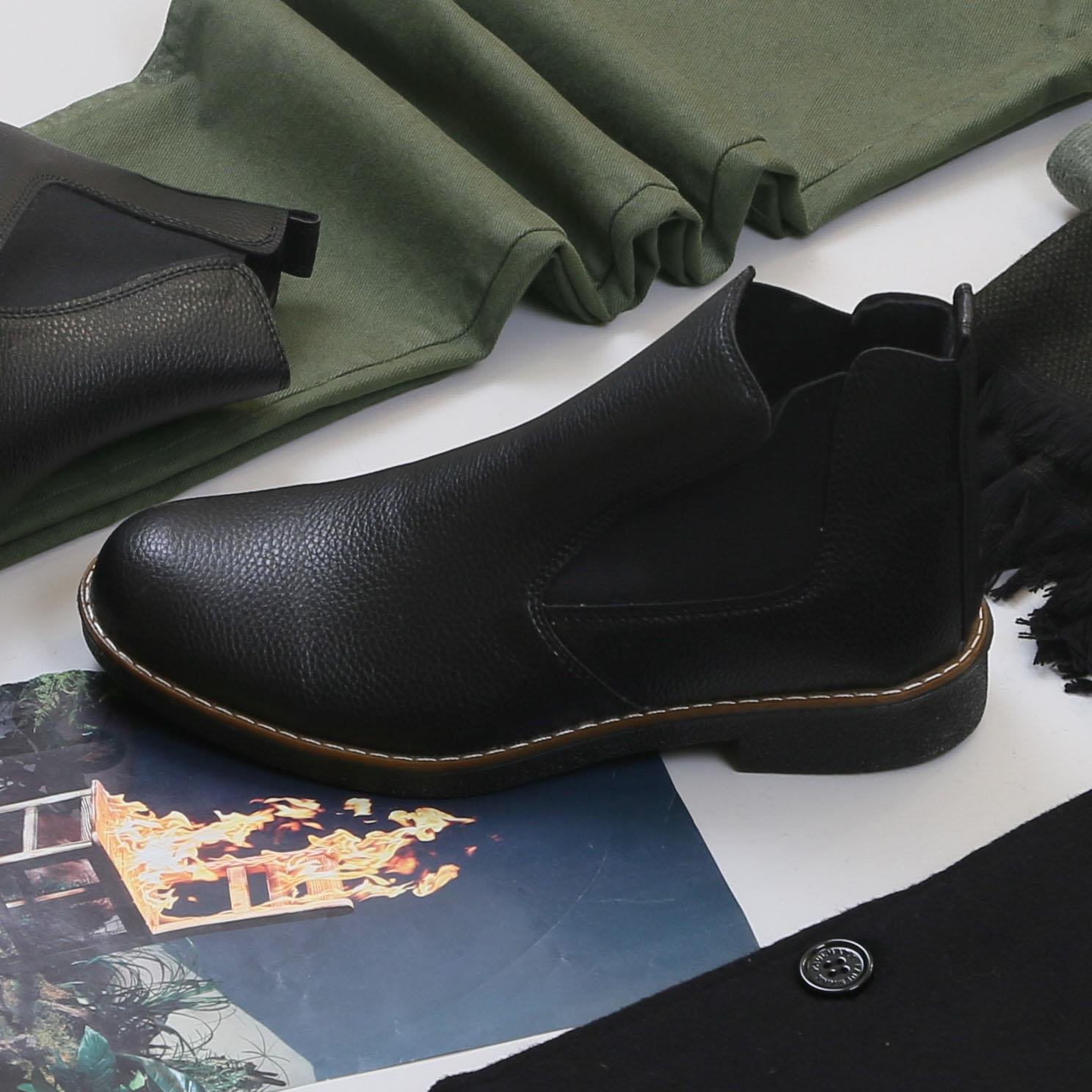 Siyah Kaşe Kaban Boğazlı Body Pantolon Bot Kombin