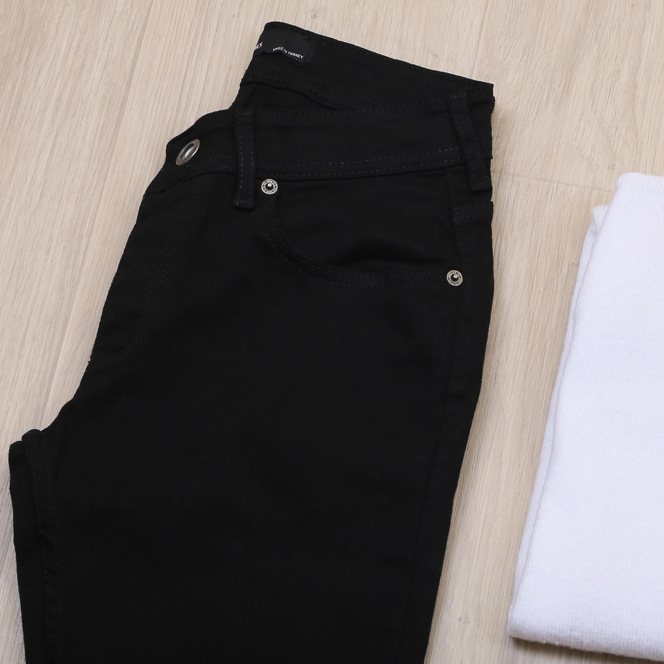 Siyah Kaşe Kaban Boğazlı Body Pantolon Bot Kombin