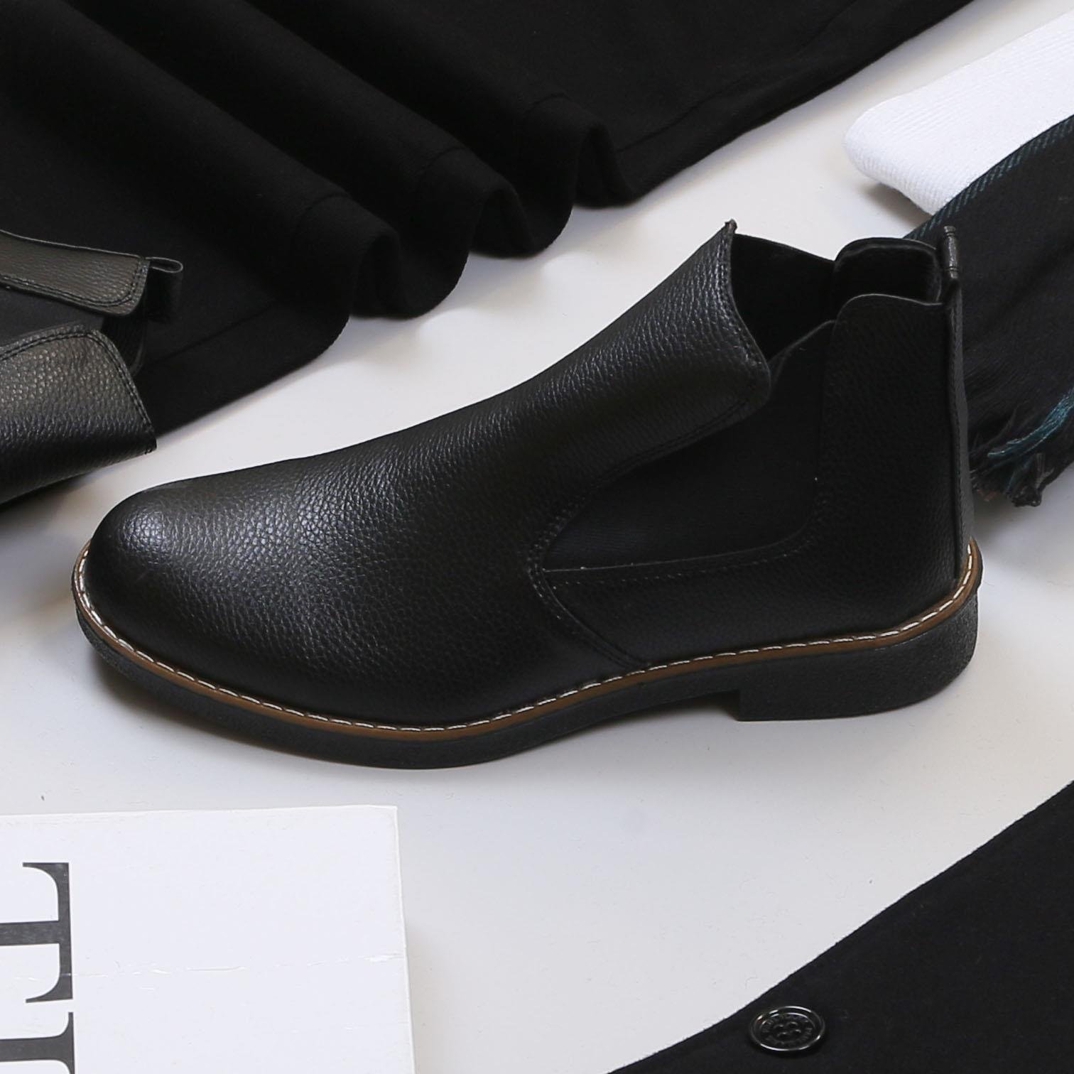 Siyah Kaşe Kaban Boğazlı Body Pantolon Bot Kombin