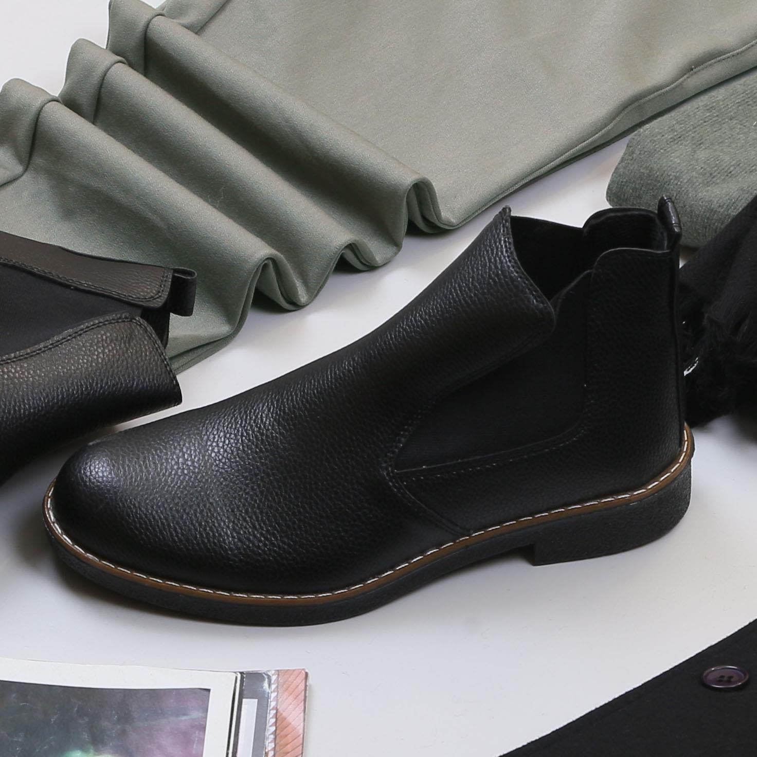 Siyah Kaşe Kaban Boğazlı Body Pantolon Bot Kombin