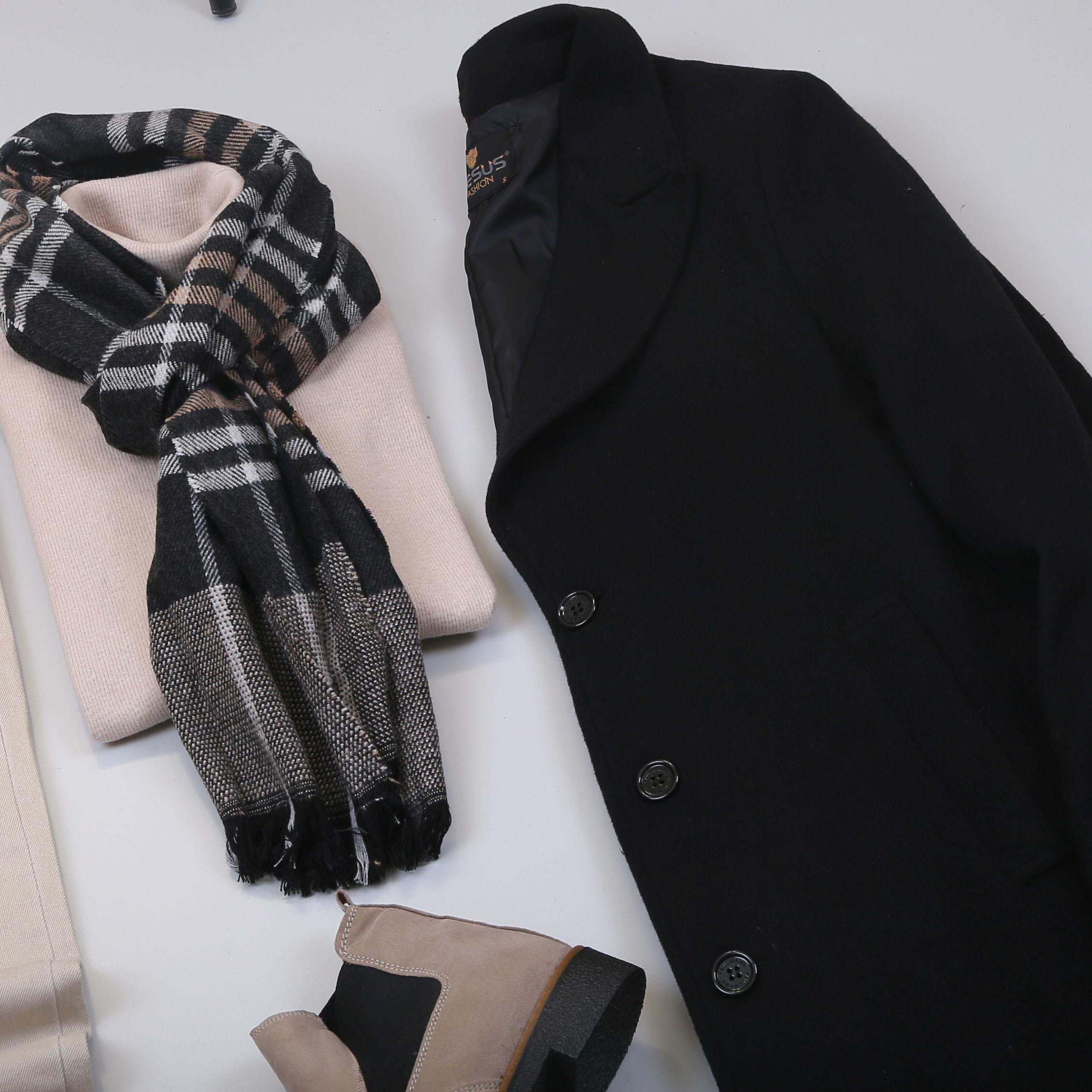 Siyah Kaşe Kaban Boğazlı Body Pantolon Bot Kombin