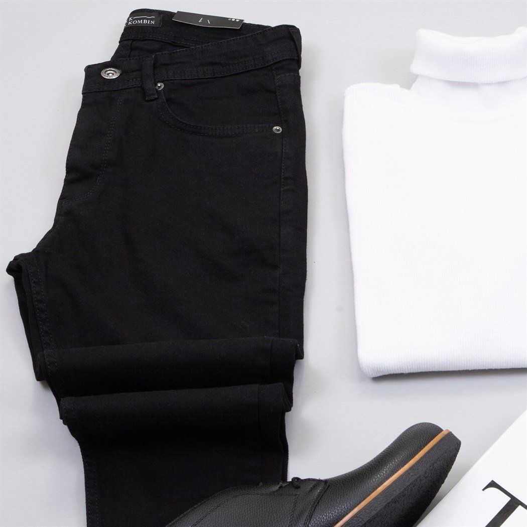 Siyah Kaşe Kaban Boğazlı Kazak Pantolon Bot Kombin