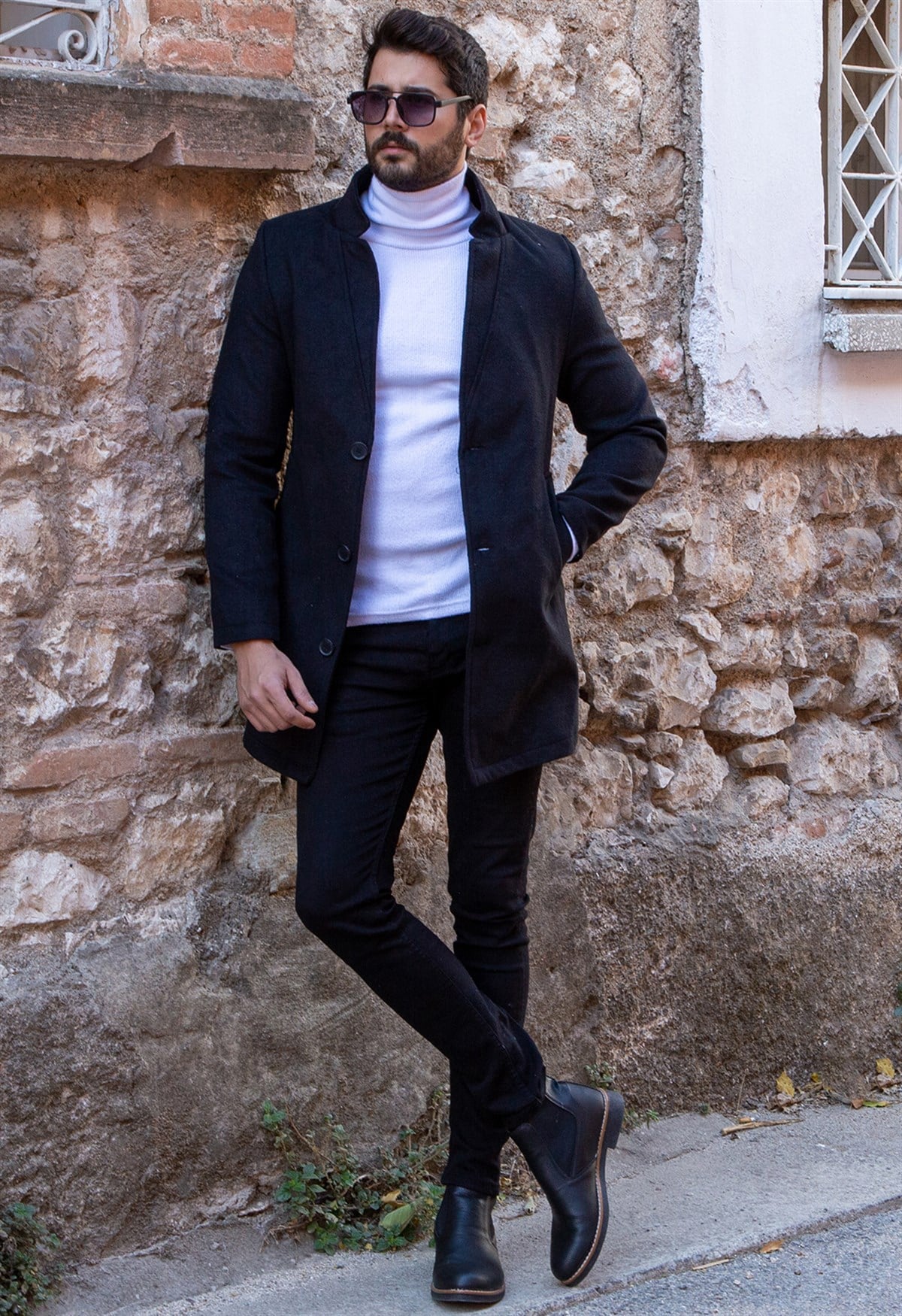 Siyah Kaşe Kaban Boğazlı Kazak Pantolon Bot Kombin