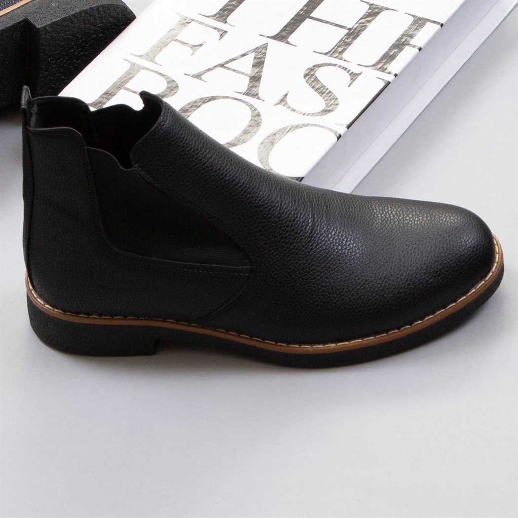 Siyah Kaşe Kaban Boğazlı Kazak Pantolon Bot Kombin