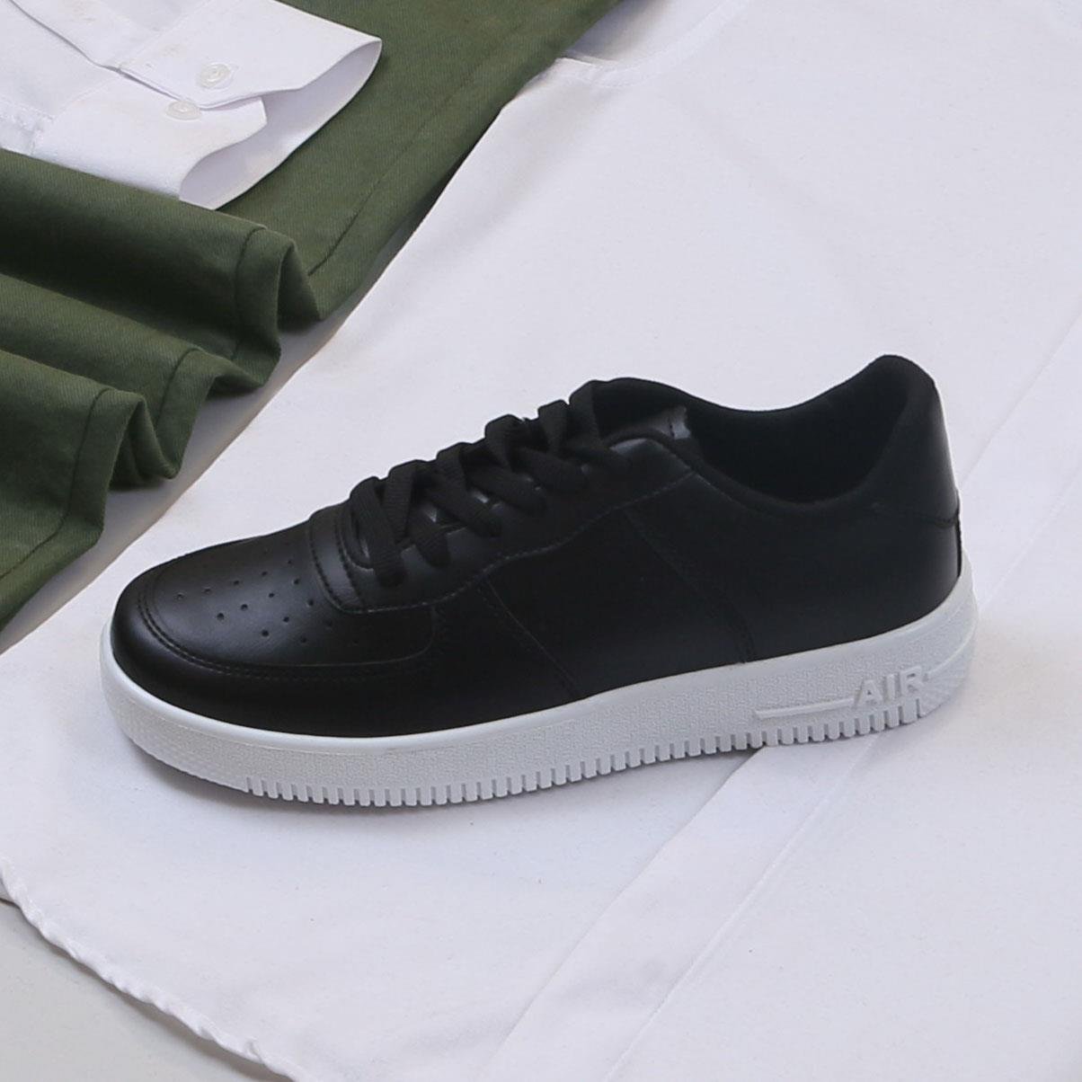 Siyah Kaşe Kaban Gömlek Pantolon Ayakkabı Kombin