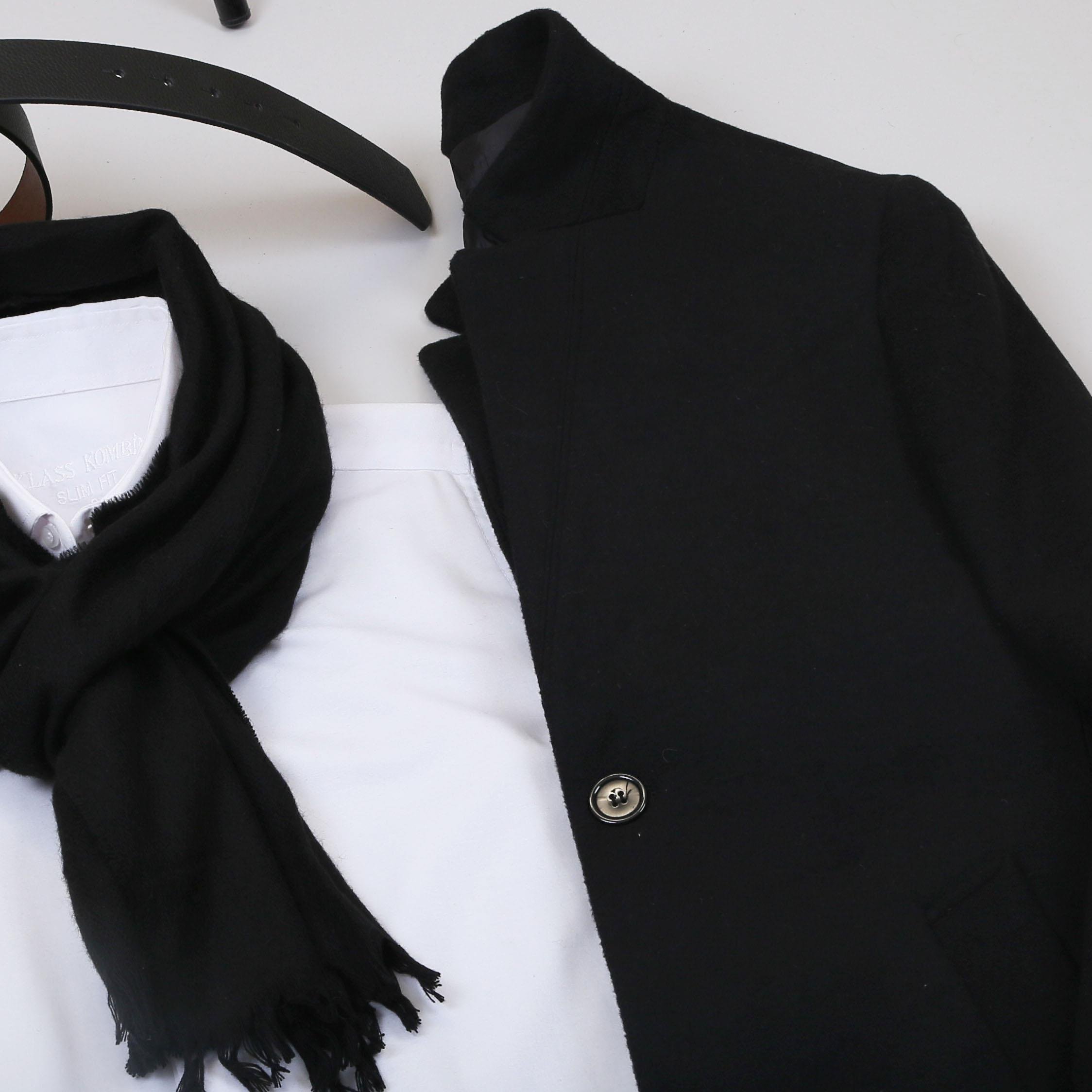 Siyah Kaşe Kaban Gömlek Pantolon Bot Kombin