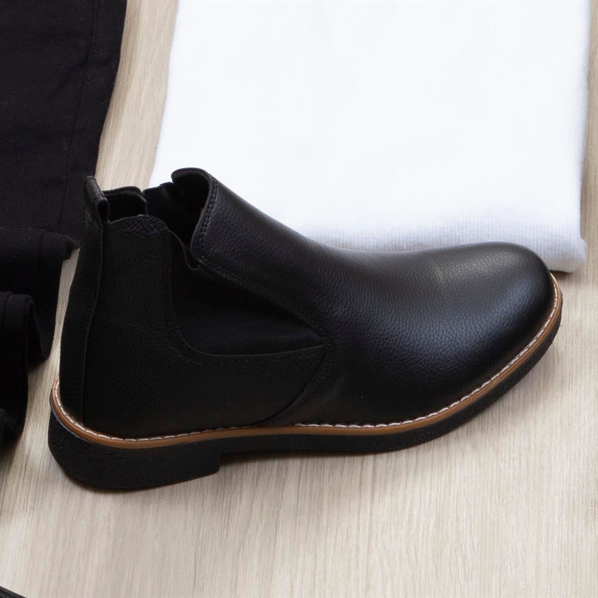 Siyah Kemerli Kaşe Kaban Boğazlı Body Pantolon Ayakkabı Kombin